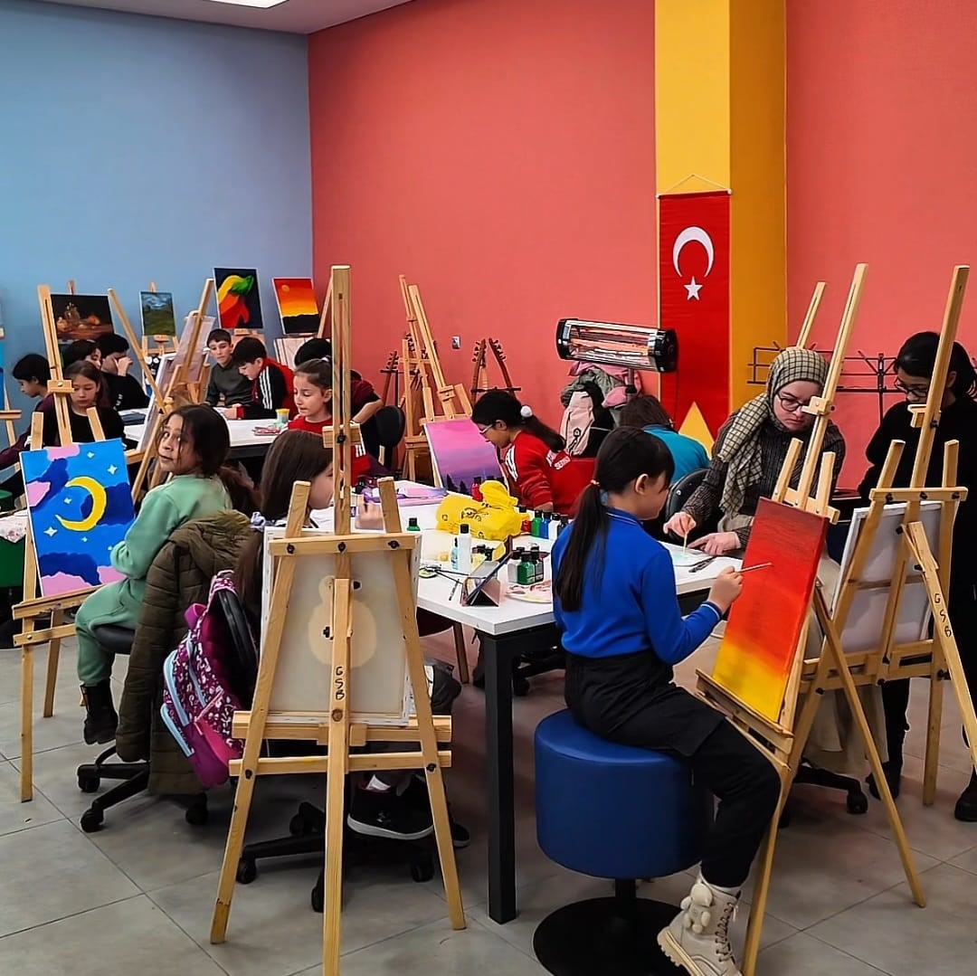 Serinhisar Gençlik Merkezi hizmete girdi
Serinhisar Gençlik Merkezi hizmete girdi