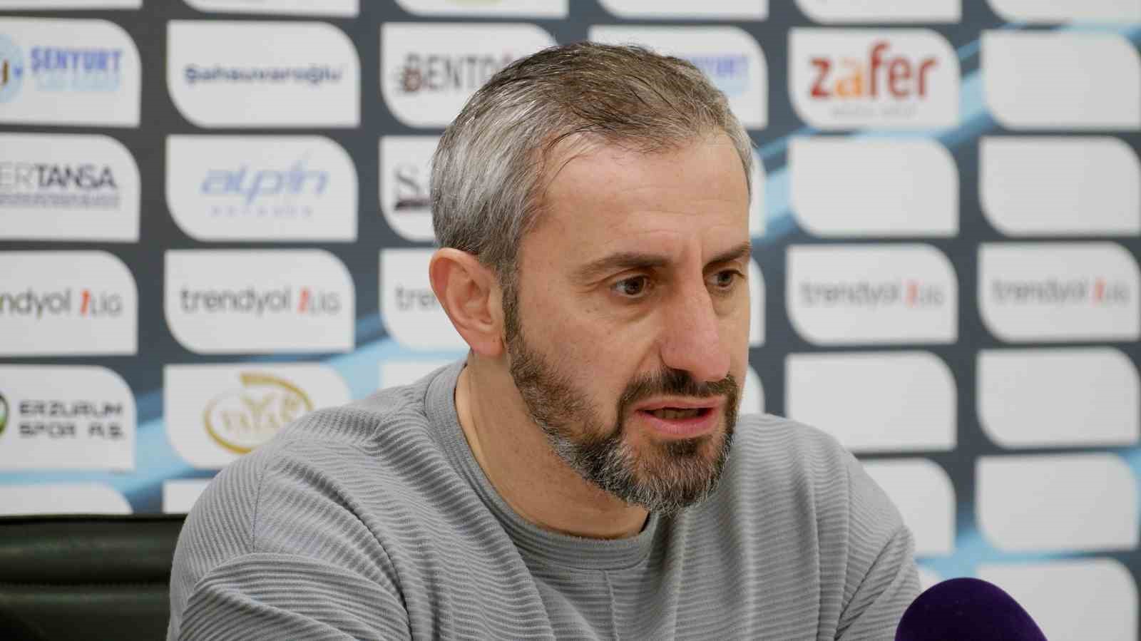 Serkan Özbalta: "Önümüzde 15 hafta var ve çok sayıda final maçı oynayacağız"
Serkan Özbalta: "Önümüzde 15 hafta var ve çok sayıda final maçı oynayacağız"