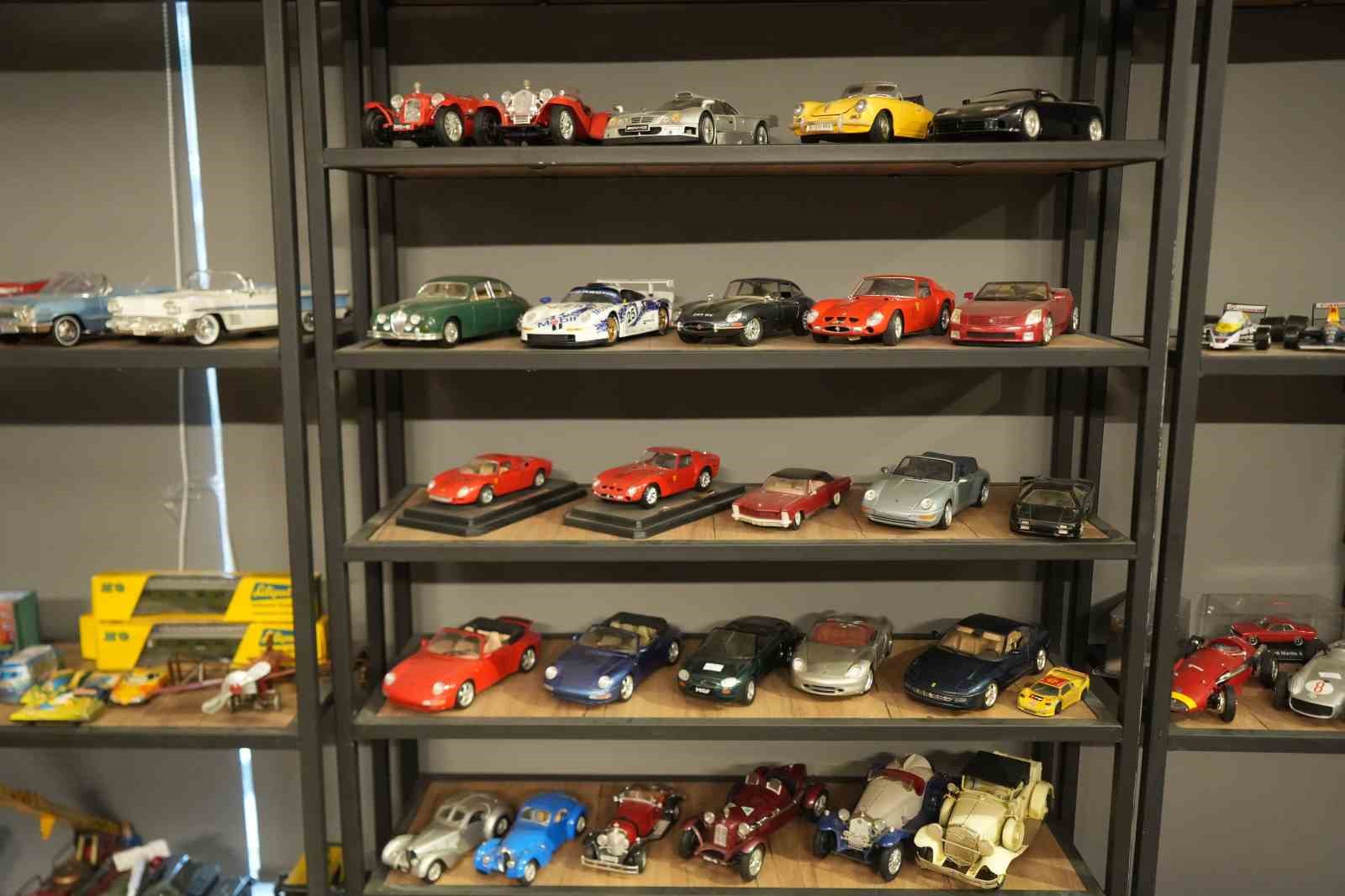 Servet değerindeki çakmaklar görenlerin ilgisini çekiyor
