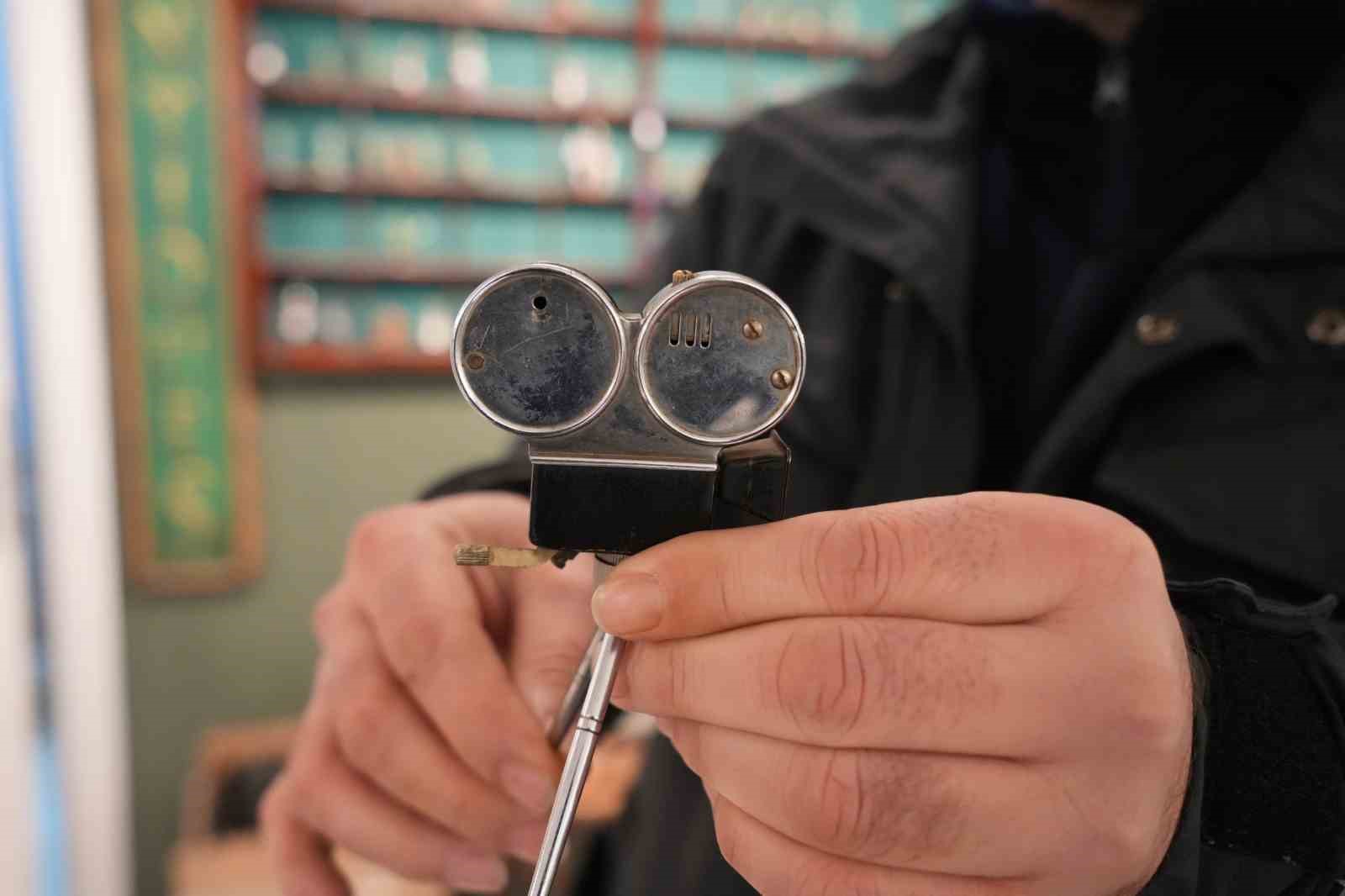 Servet değerindeki çakmaklar görenlerin ilgisini çekiyor
