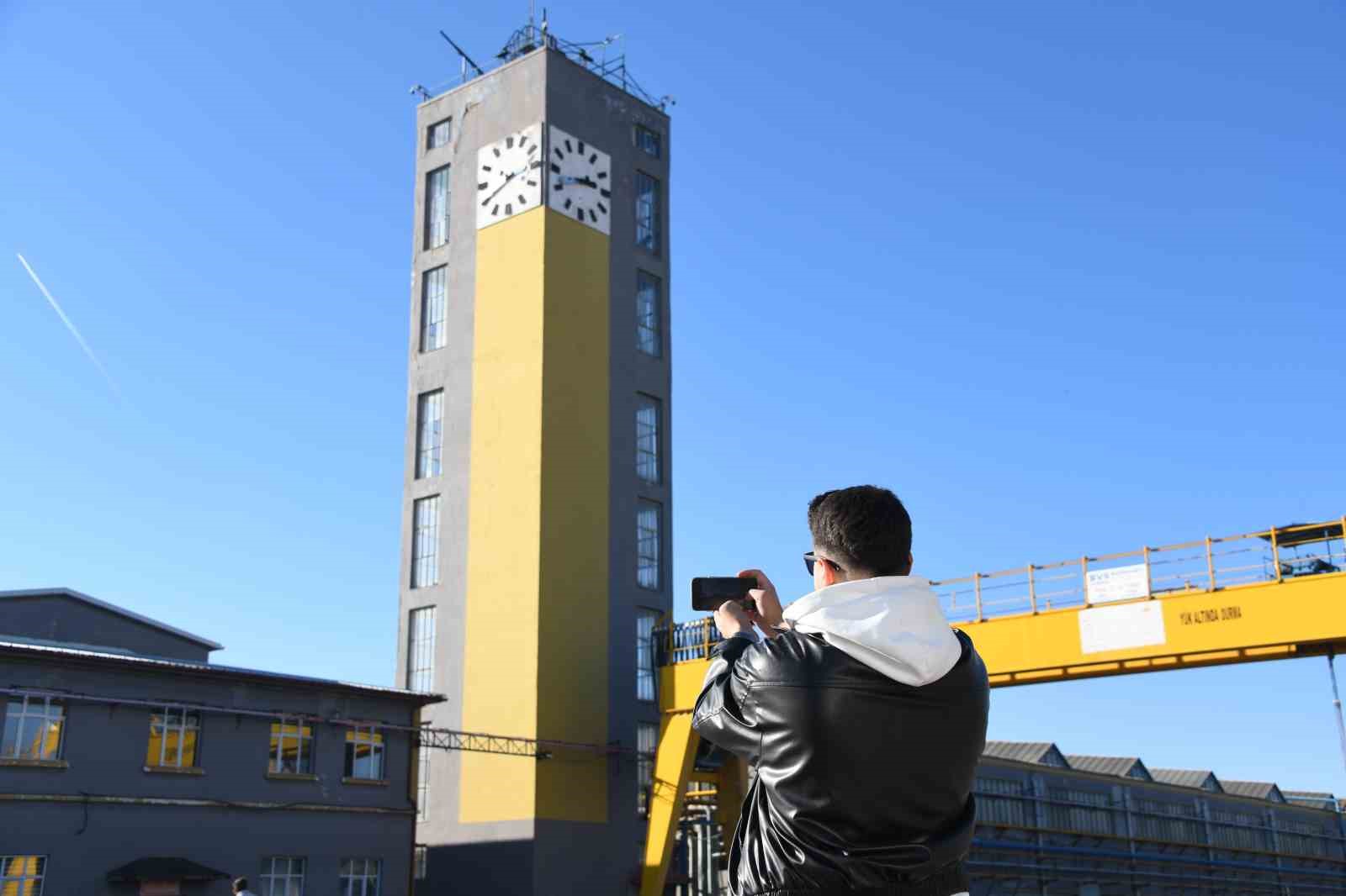 Sesi kentin her köşesinde yankılanıyor, 87 yıldır mesaisine devam ediyor
