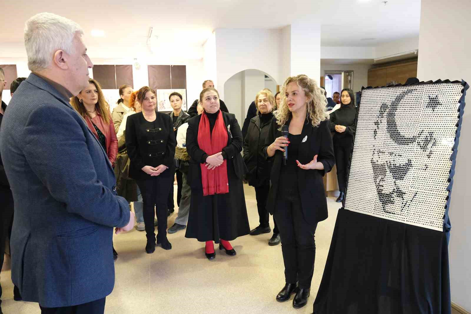 "Sessiz Çizgiler" Sergisi, Çanakkale ruhunu sanatla yaşatıyor
