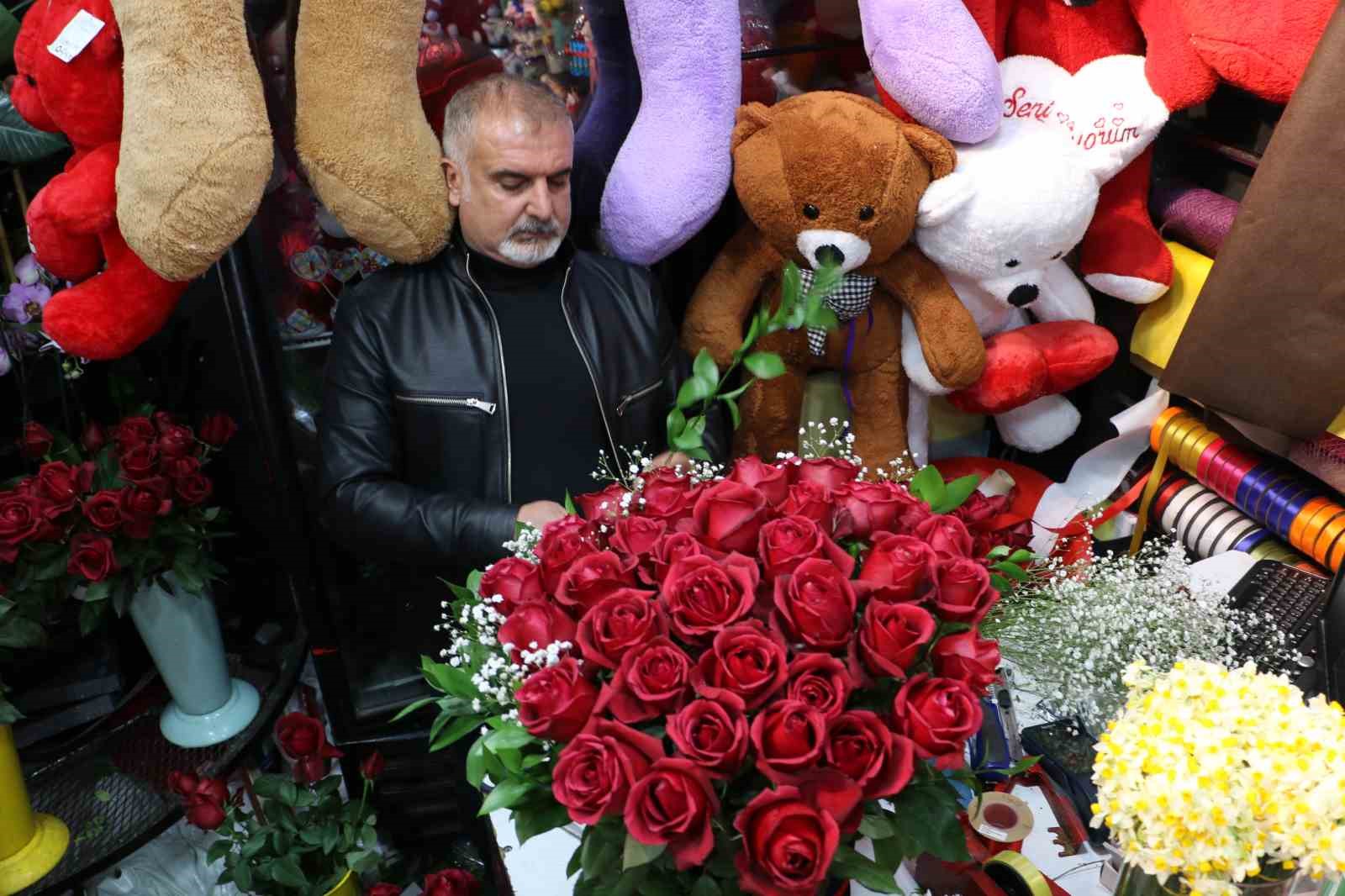 Sevgililer Günü’nde 100 TL’lerden başlayıp, 7 bin TL’ye kadar çıkan çiçek hediyesi
