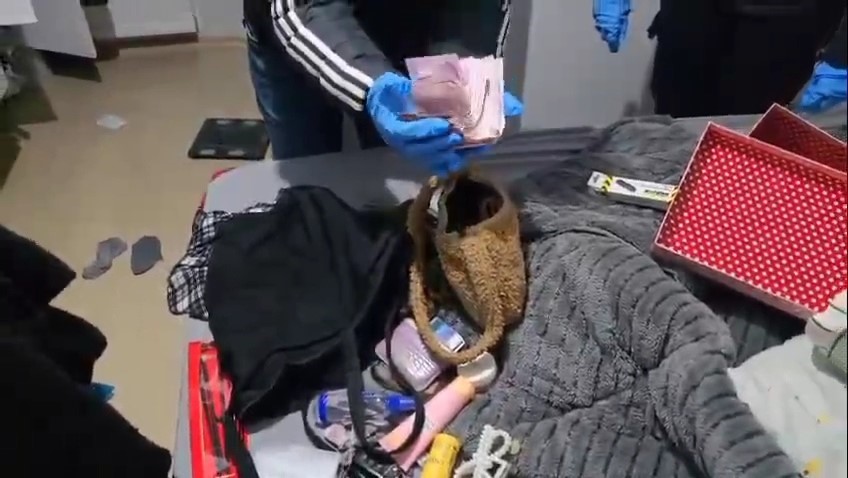 Sevgililer Günü’nde "aşk büyüsü" tuzağı: 46 milyon TL’lik vurgun, 19 tutuklama
Sevgililer Günü’nde "aşk büyüsü" tuzağı: 46 milyon TL’lik vurgun, 19 tutuklama