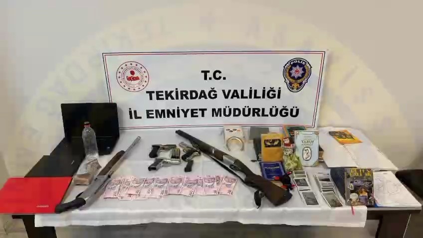 Sevgililer Günü’nde "aşk büyüsü" tuzağı: 46 milyon TL’lik vurgun, 19 tutuklama
Sevgililer Günü’nde "aşk büyüsü" tuzağı: 46 milyon TL’lik vurgun, 19 tutuklama