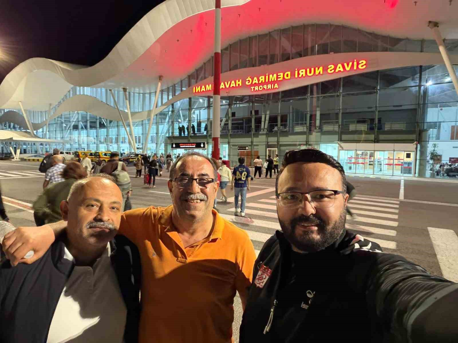 Sevgililer gününde eşini yalnız bırakıp Sivasspor’u seçti
