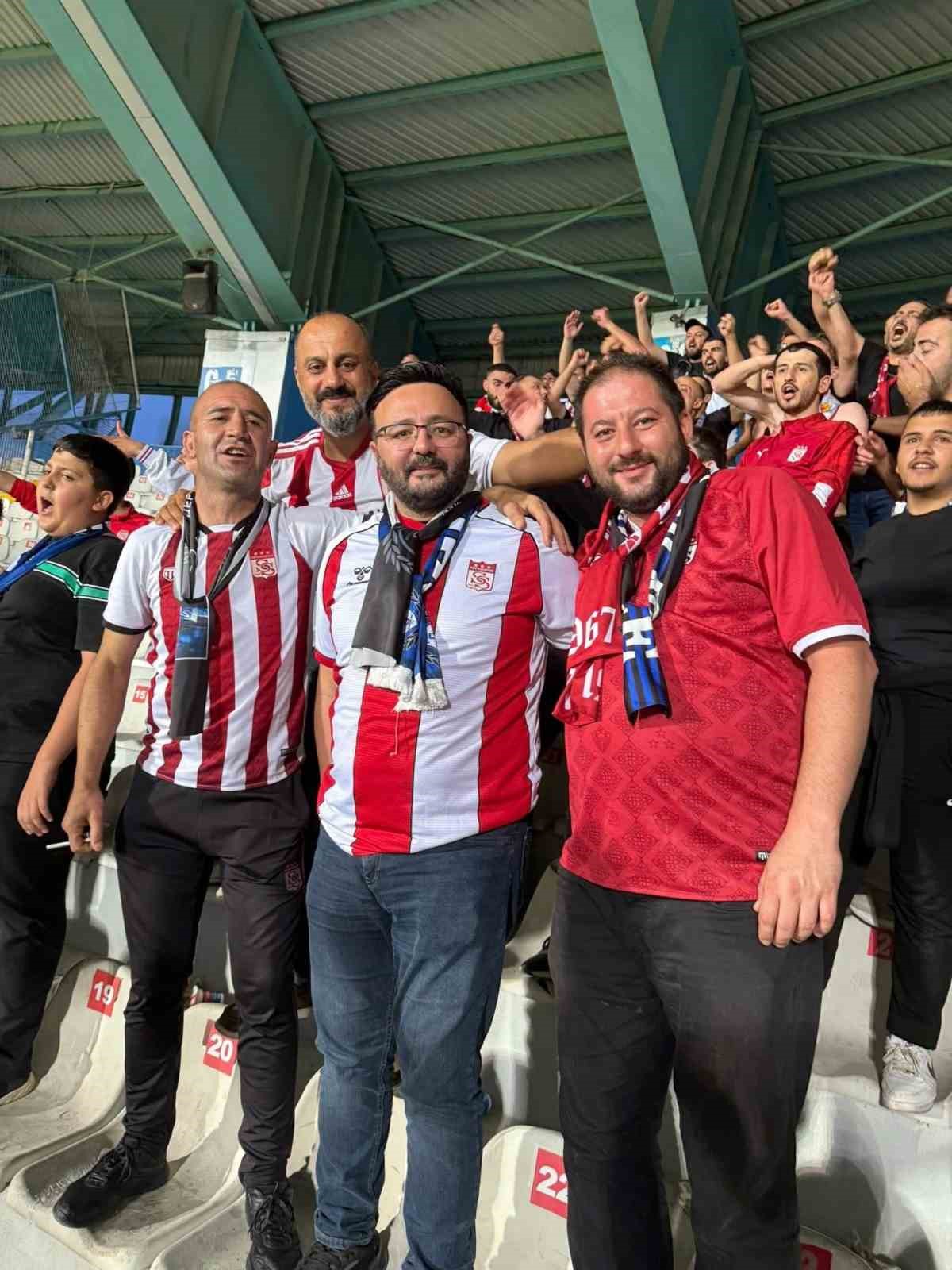 Sevgililer gününde eşini yalnız bırakıp Sivasspor’u seçti
