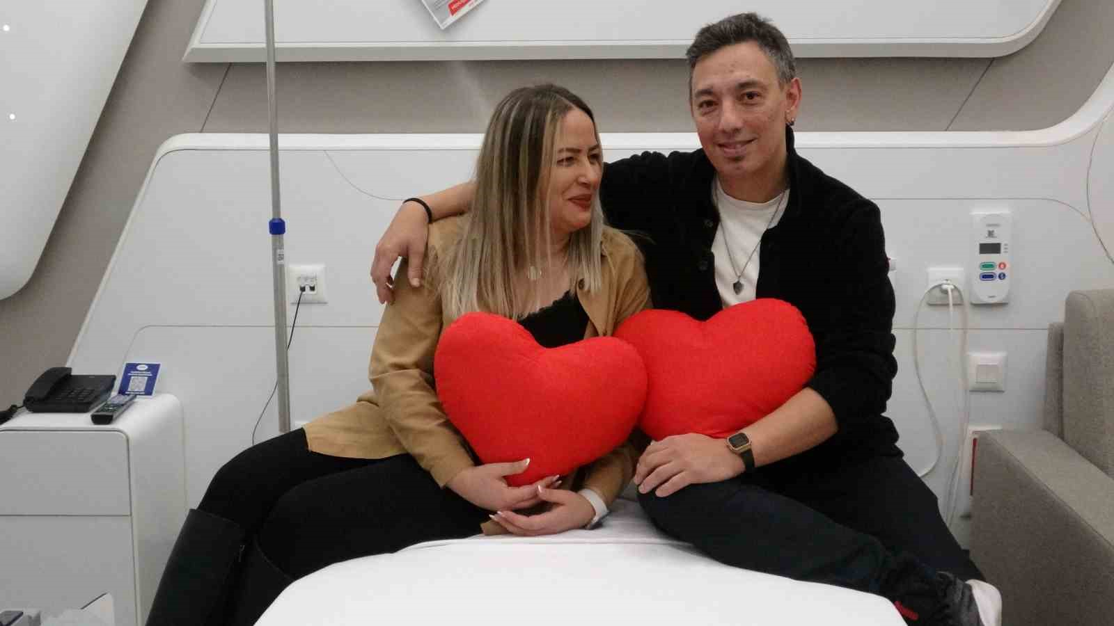 Sevgililer Günü’nde hayat veren bağ: Bağışladığı karaciğeriyle sevdiğine umut oldu
