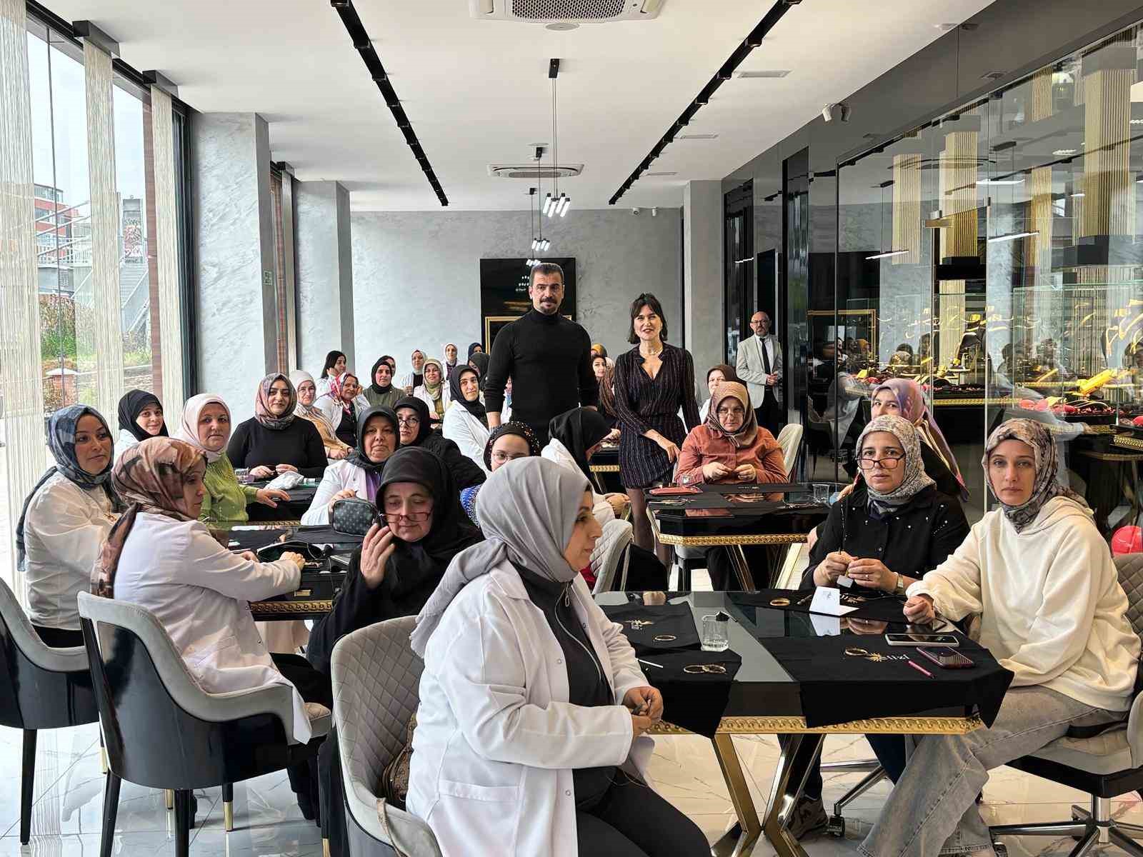 Şevval Sam Trabzon hasırına ilmek attı
