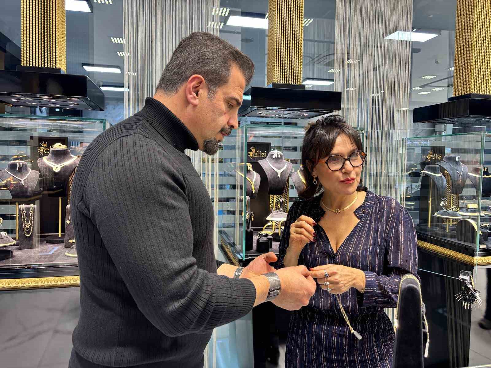 Şevval Sam Trabzon hasırına ilmek attı
