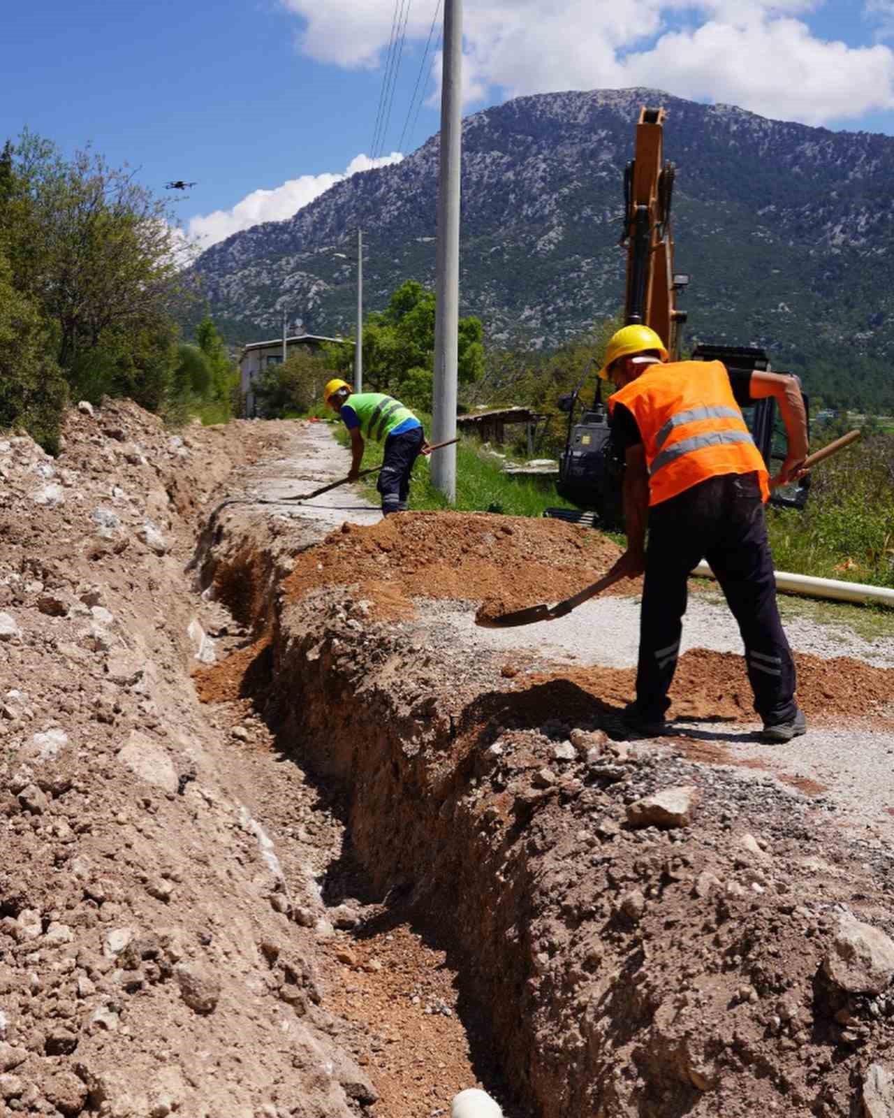 Seydikemer Çatak Mahallesi içme suyu isale hattı yenileniyor
