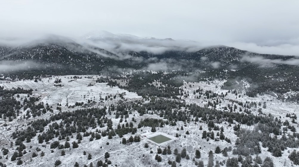 Seydikemer yaylaları beyaza büründü
