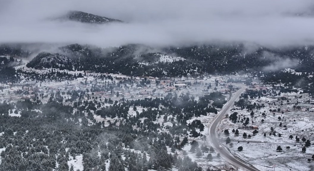 Seydikemer yaylaları beyaza büründü
