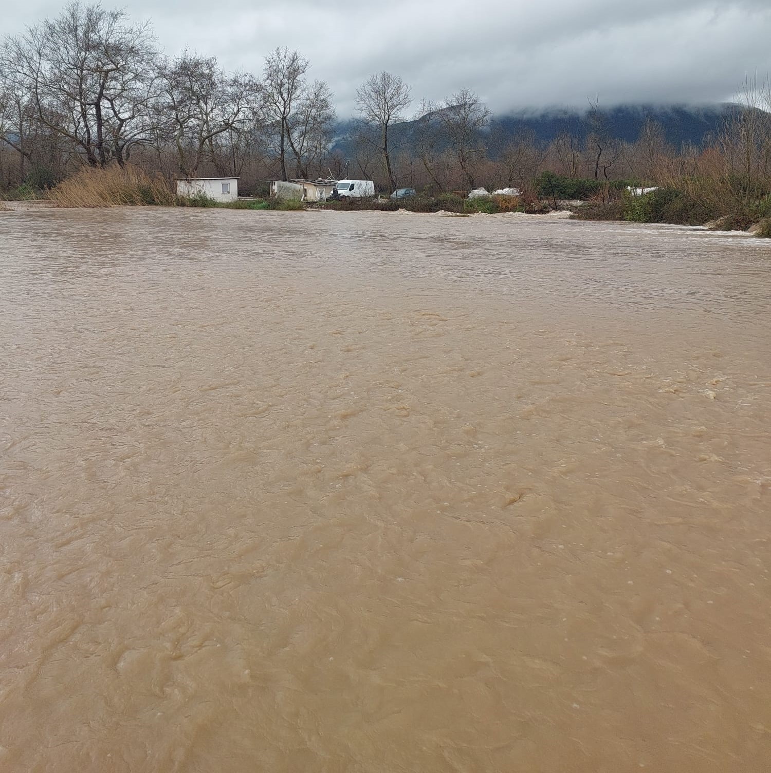 Seydikemer’de mahsur kalan vatandaşları itfaiye ekipleri kurtardı
