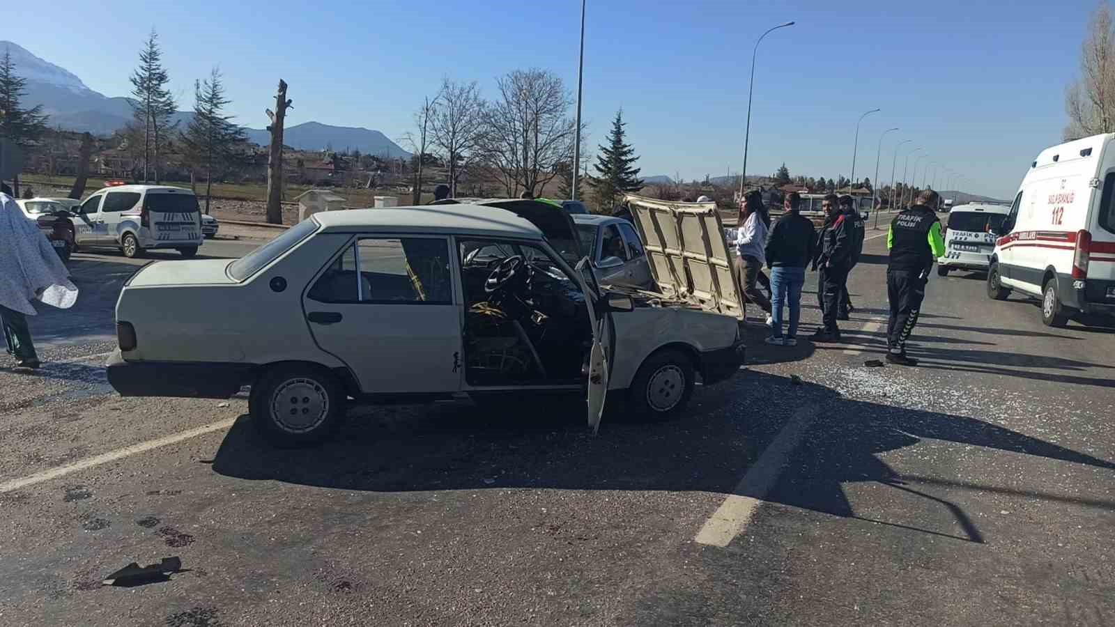 Seydişehir’de otomobiller çarpıştı: 2 yaralı
