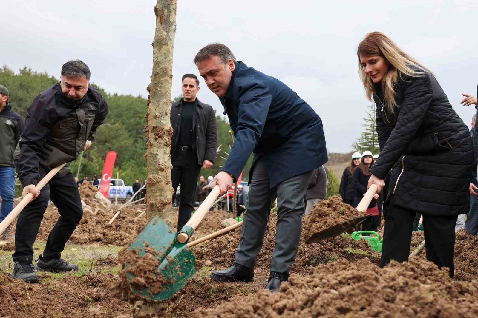Şeyh Edebali’nin vefatının 700. yıl dönümünde 700 çınar toprakla buluştu
Şeyh Edebali’nin vefatının 700. yıl dönümünde 700 çınar toprakla buluştu
