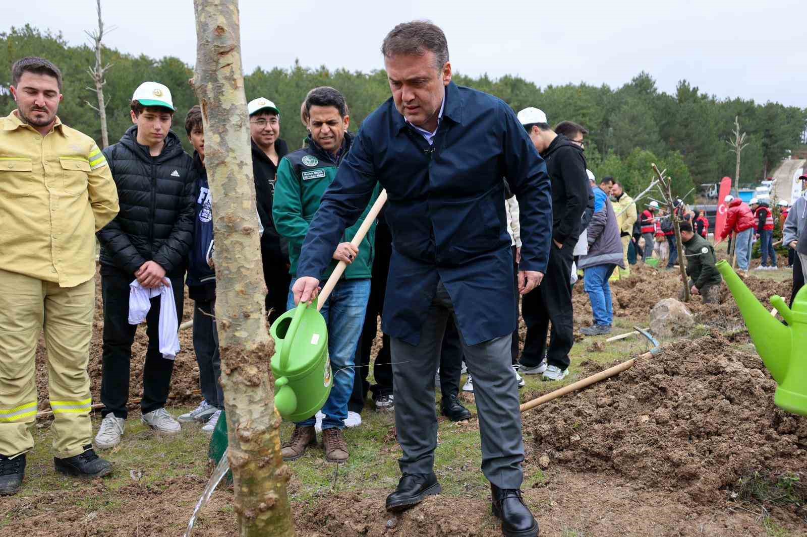 Şeyh Edebali’nin vefatının 700. yıl dönümünde 700 çınar toprakla buluştu
Şeyh Edebali’nin vefatının 700. yıl dönümünde 700 çınar toprakla buluştu