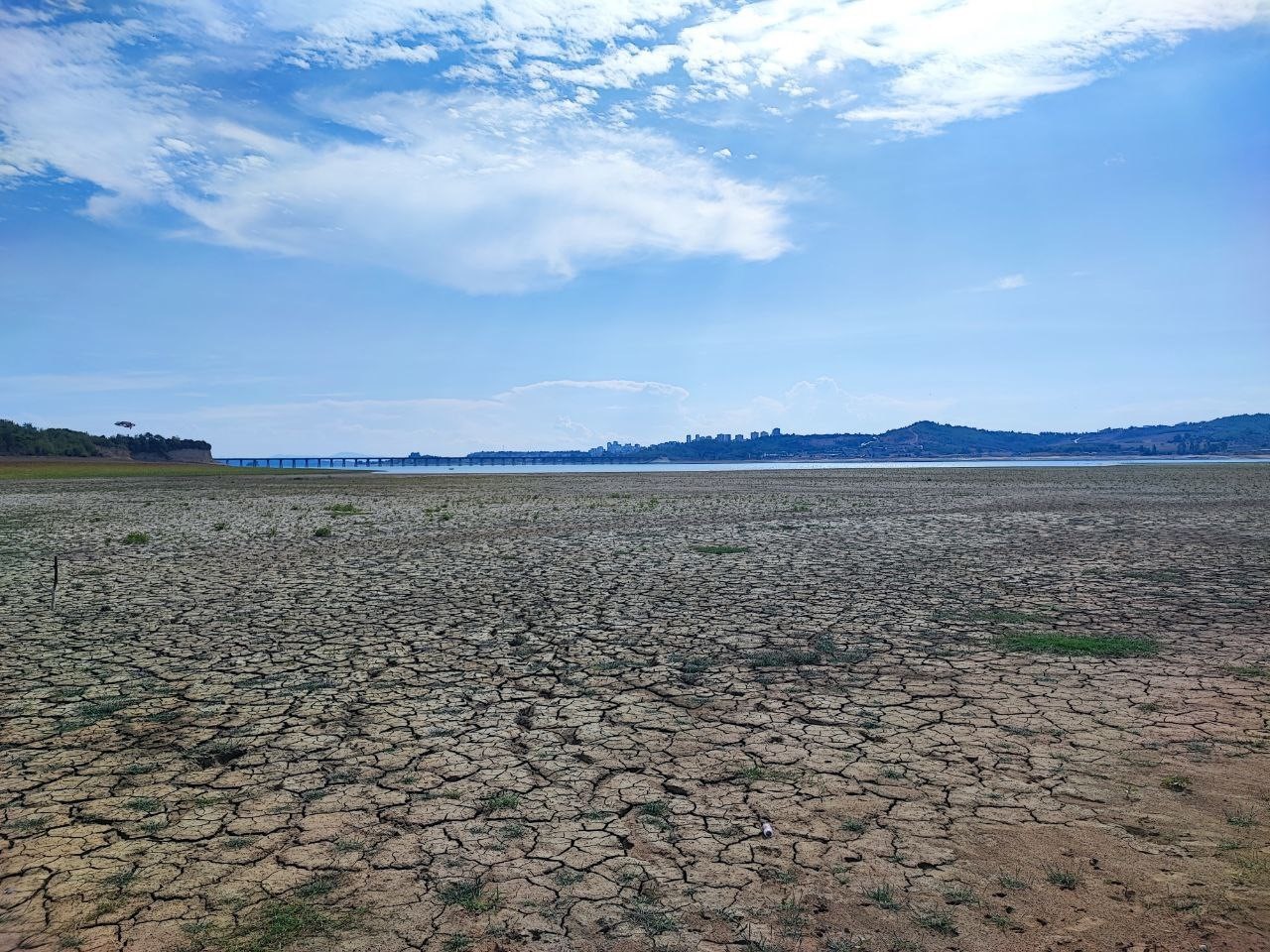 Seyhan Baraj Gölü’ndeki kuraklık ve sonrası dron ile görüntülendi
