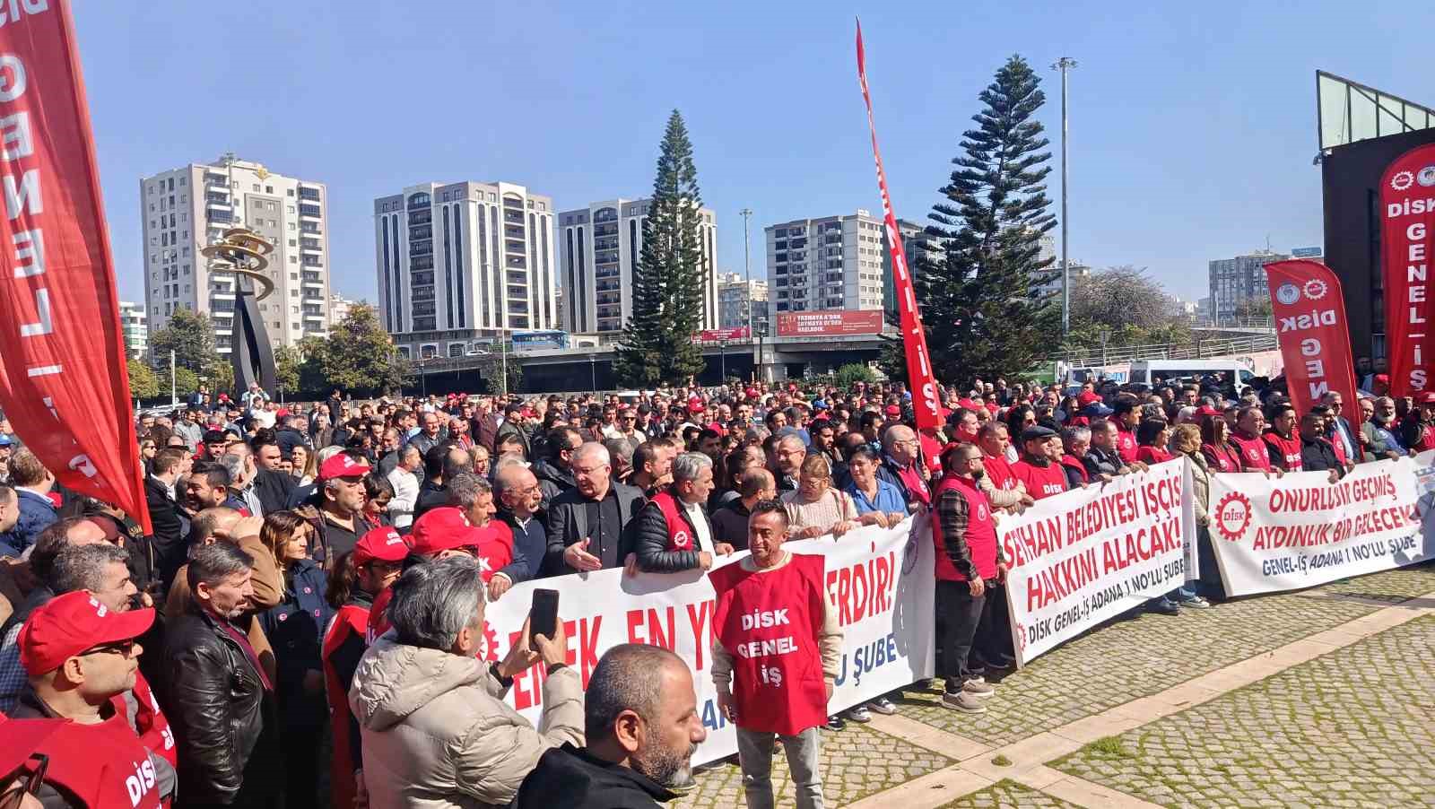 Seyhan Belediyesi’nde işçi isyanı: Yüzde 3 zam teklifine tepki
