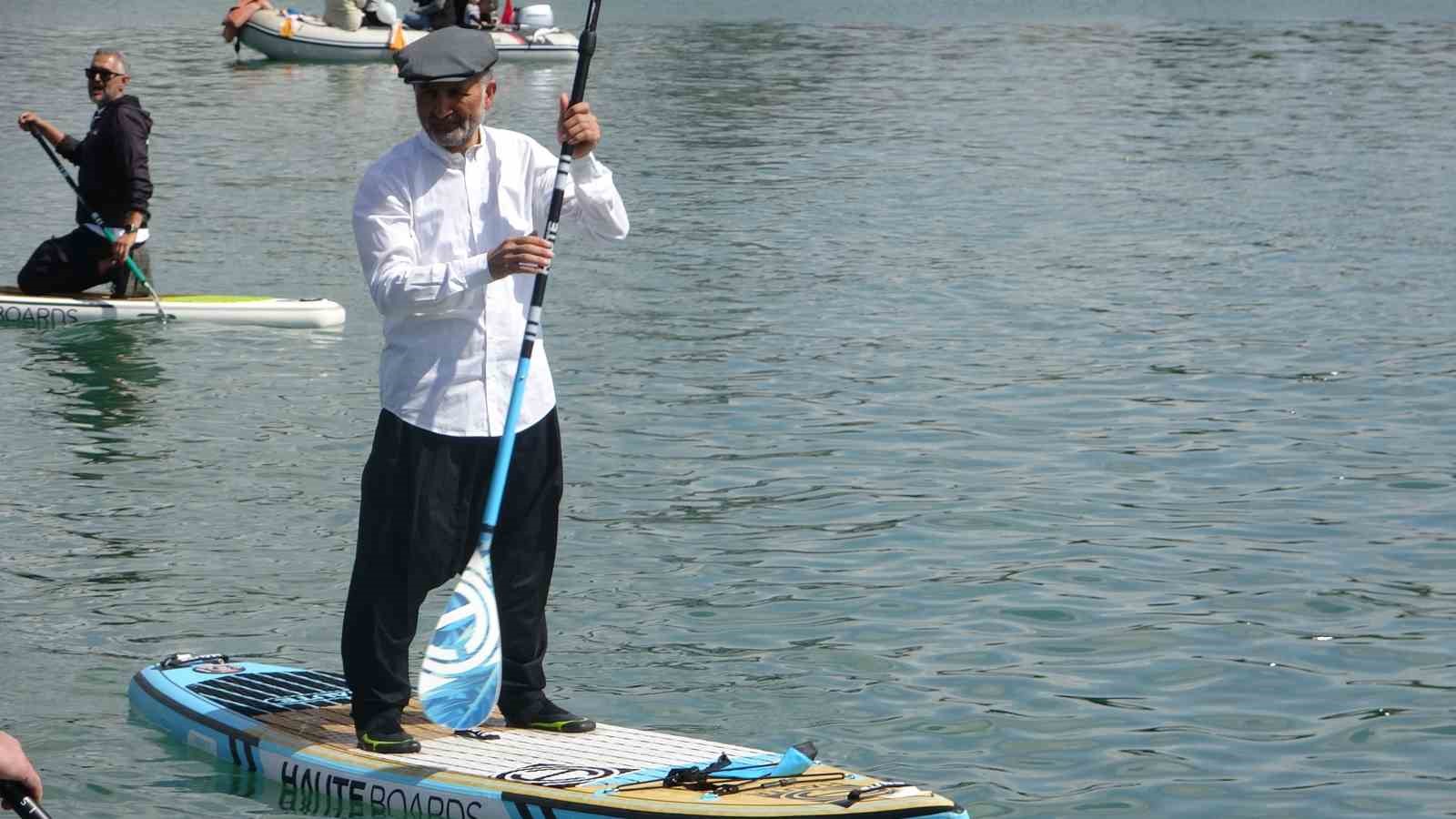 Seyhan Nehri’nde "Su Korteji" renkli görüntülere sahne oldu
