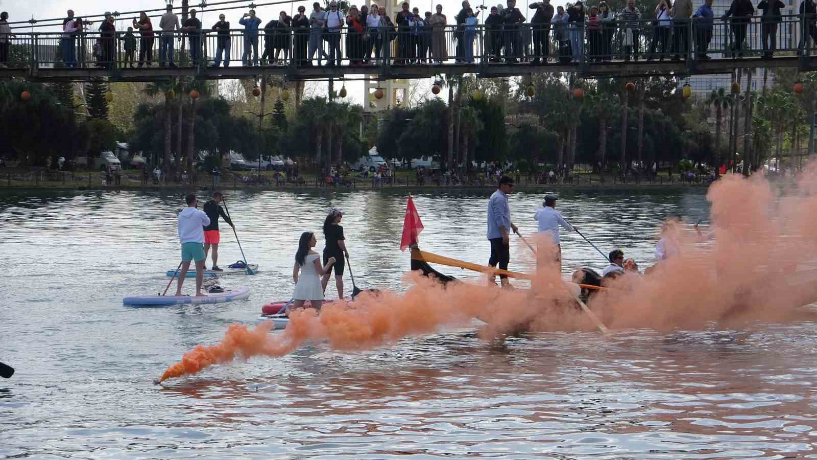 Seyhan Nehri’nde "Su Korteji" renkli görüntülere sahne oldu
