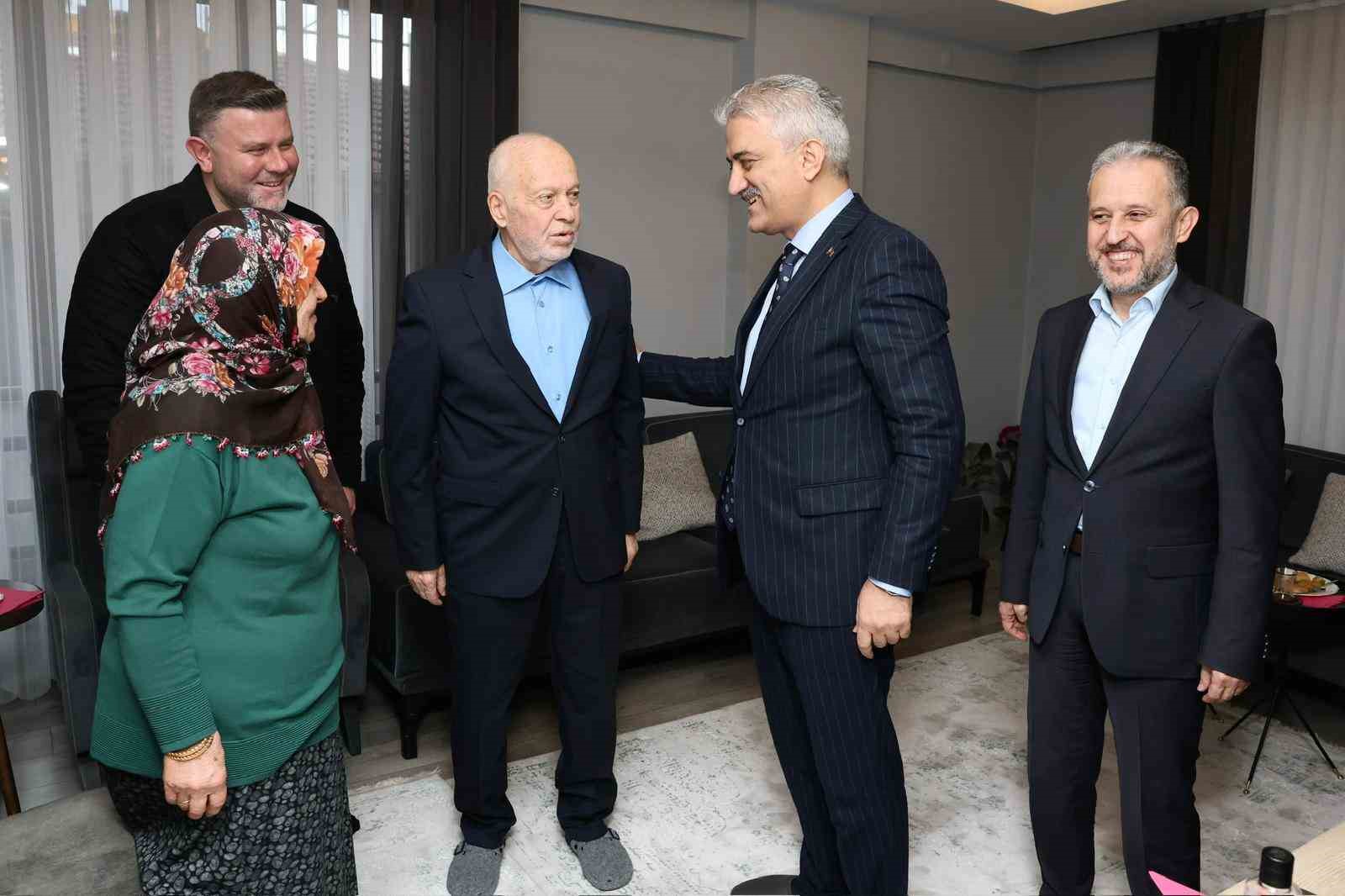 Seyh’ül Kurra Hafız Yılmaz, Vali Makas’ı ağırladı
Seyh’ül Kurra Hafız Yılmaz, Vali Makas’ı ağırladı