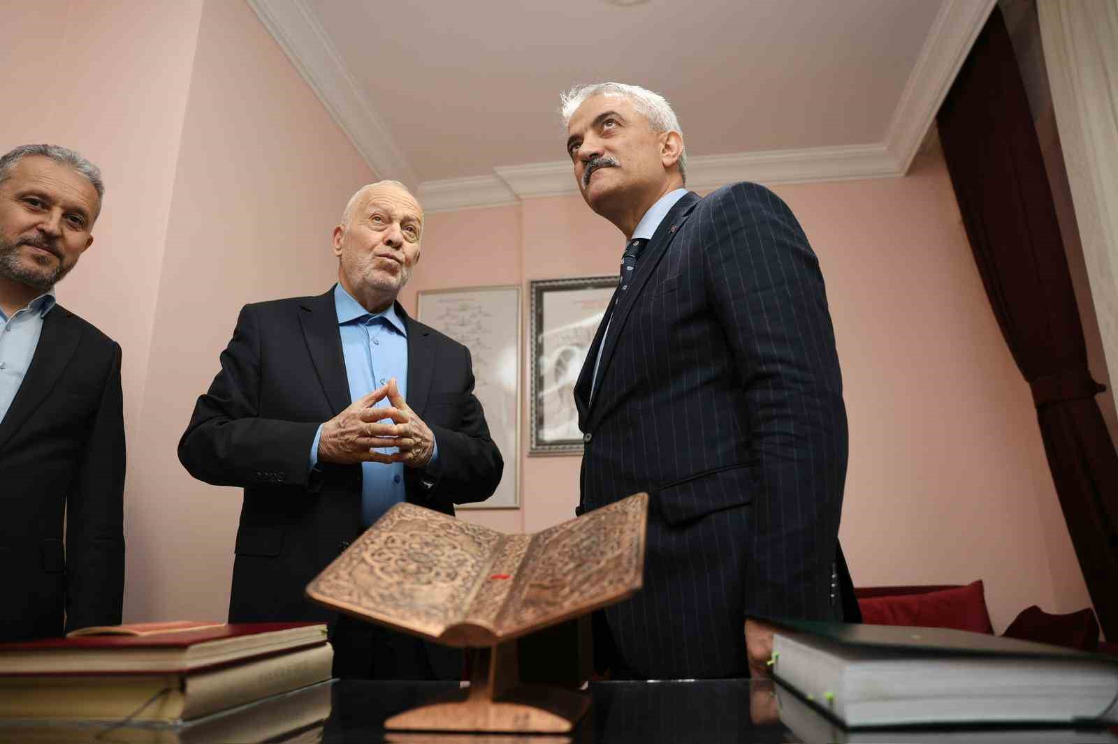 Seyh’ül Kurra Hafız Yılmaz, Vali Makas’ı ağırladı
Seyh’ül Kurra Hafız Yılmaz, Vali Makas’ı ağırladı