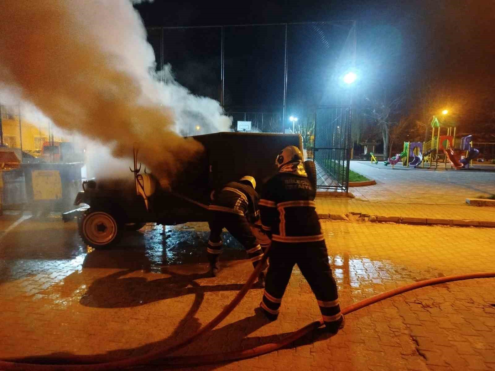 Seyir halindeki araç alev aldı
