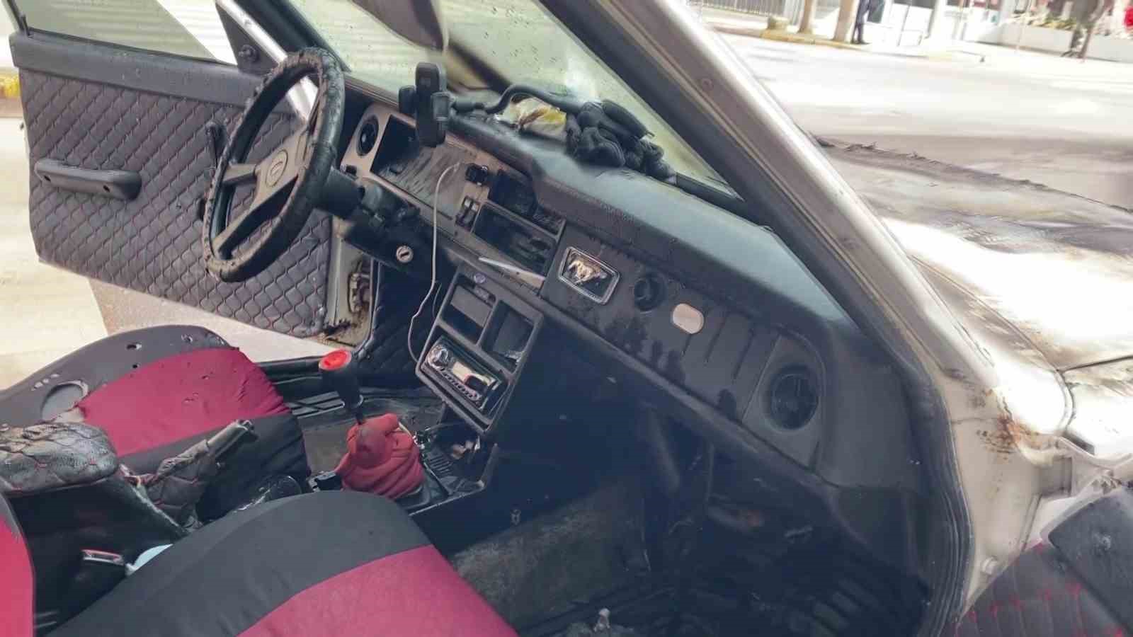 Seyir halindeki araçta yangın
