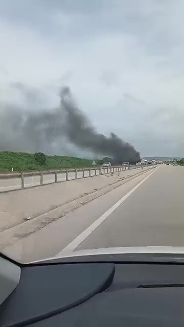 Seyir halindeki otomobil alev aldı
