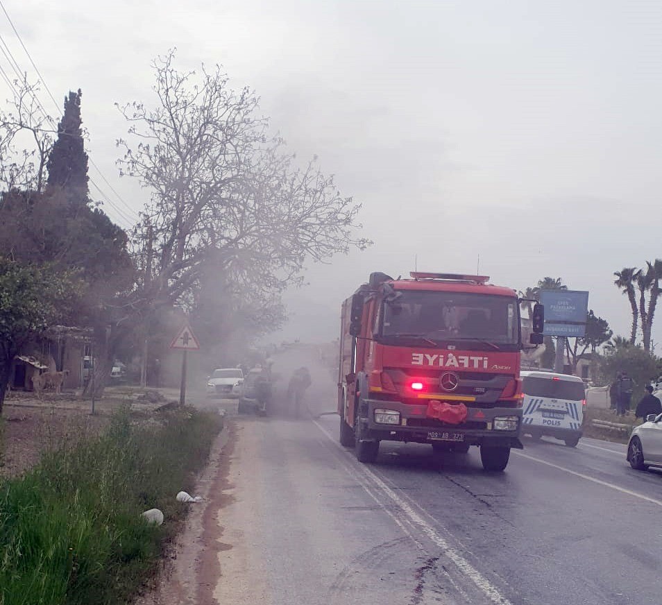 Seyir halindeki otomobil alev aldı
