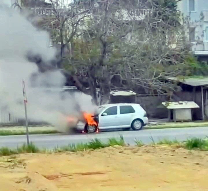 Seyir halindeki otomobil alev aldı
