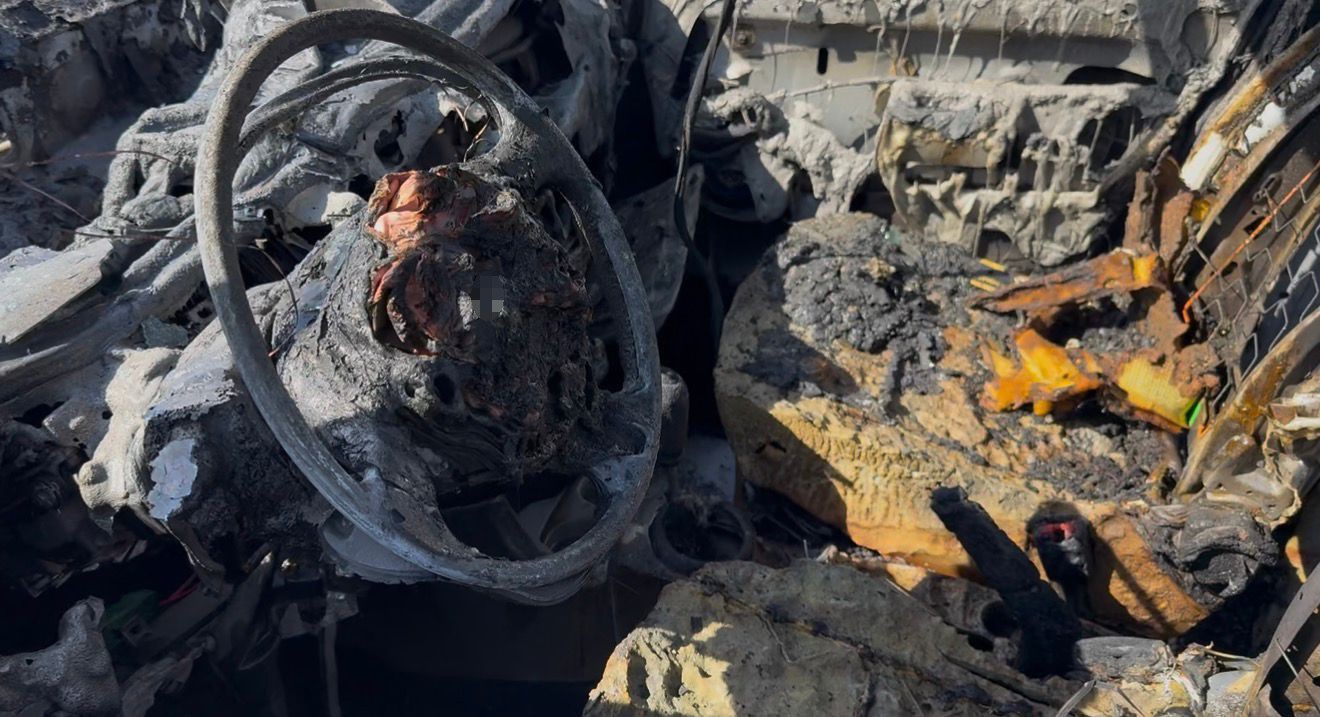 Seyir halindeki otomobil alev alev yandı, sürücü son anda kurtuldu
