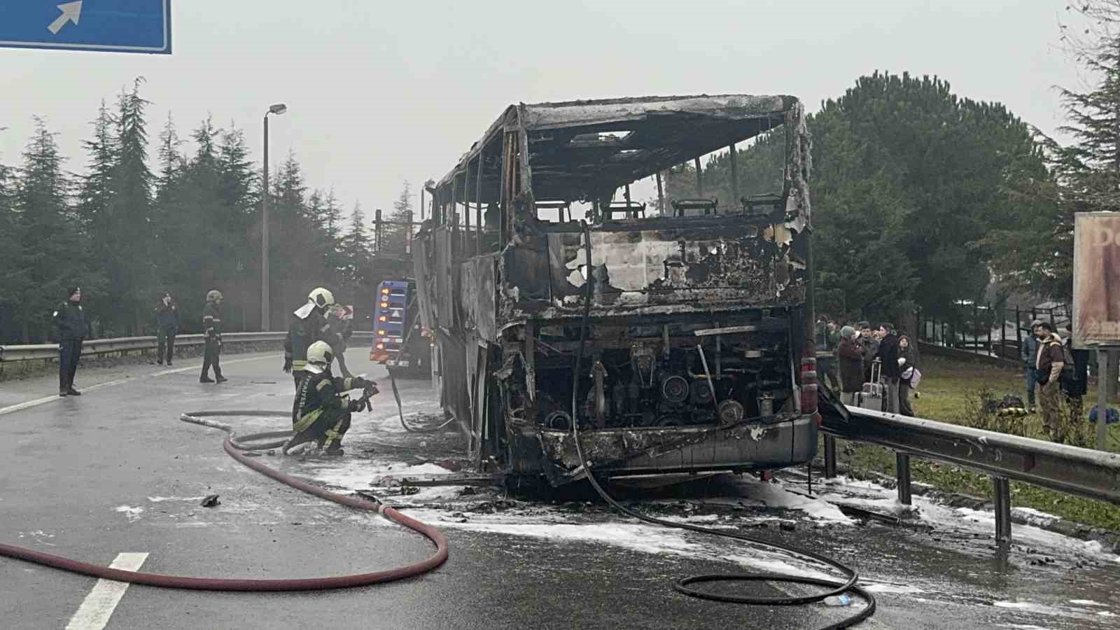 Seyir halindeki yolcu otobüsünde yangın: Facia son anda önlendi
