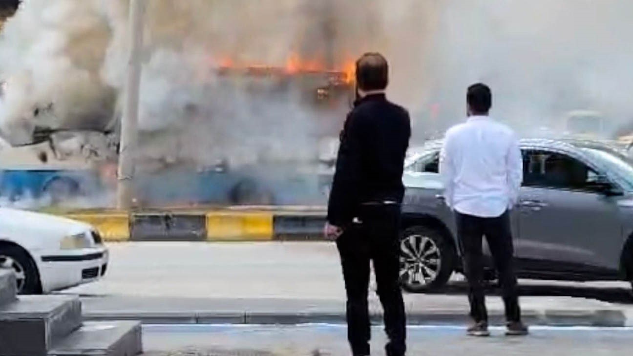 Seyir halindeyken alev alan halk otobüsü küle döndü
