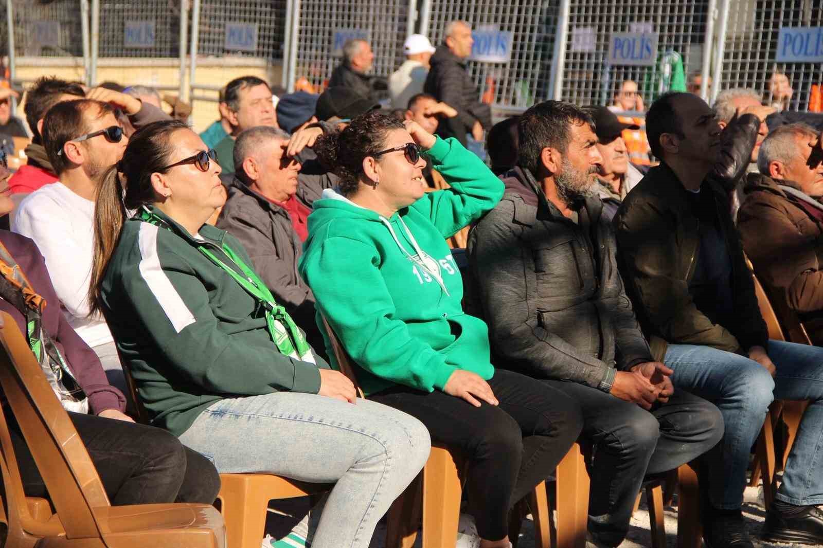 Seyirci yasağı taraftarı durduramadı
