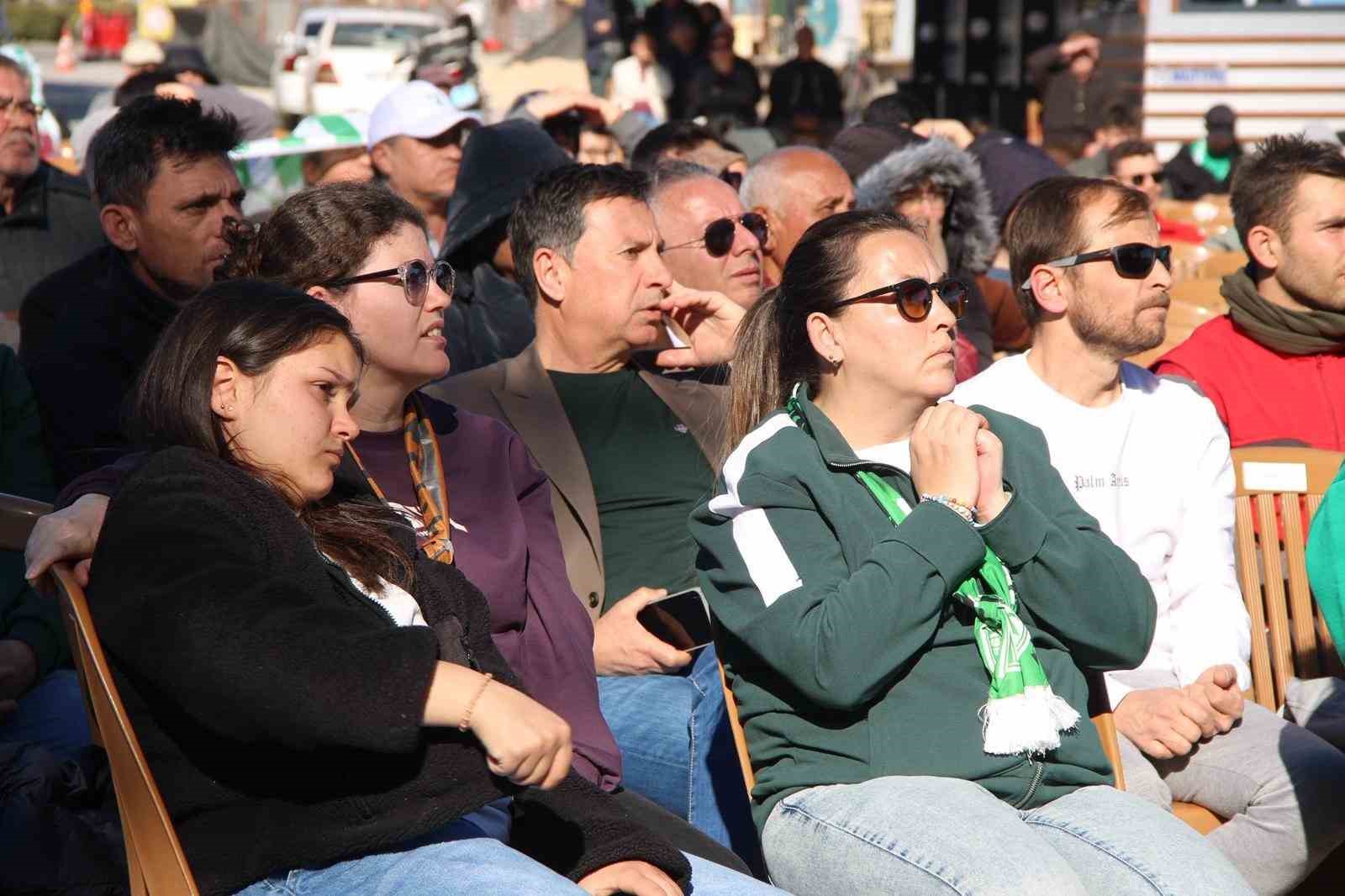 Seyirci yasağı taraftarı durduramadı
