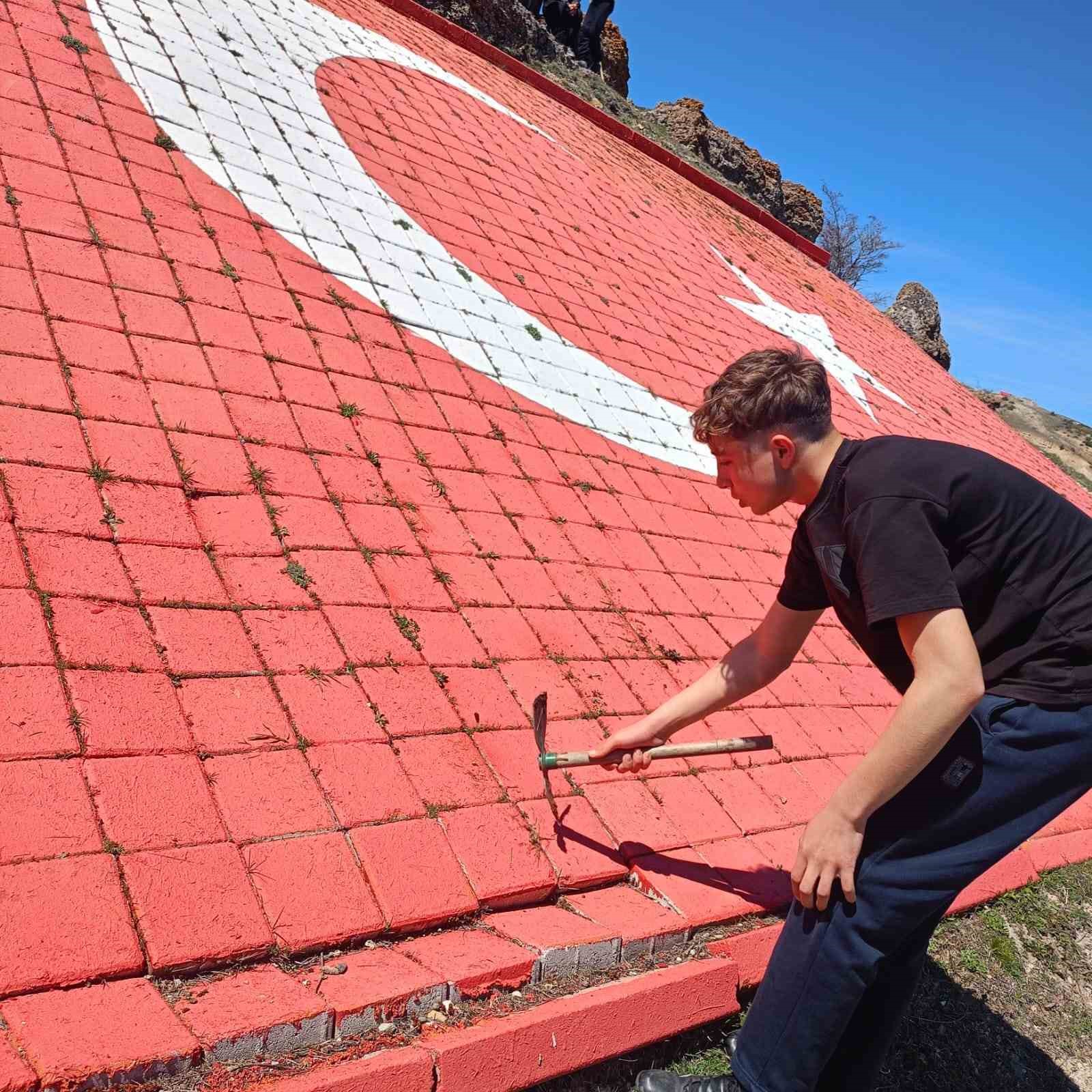 Seyitömer Ortaokulu öğrencilerinden anlamlı 23 Nisan davranışı

