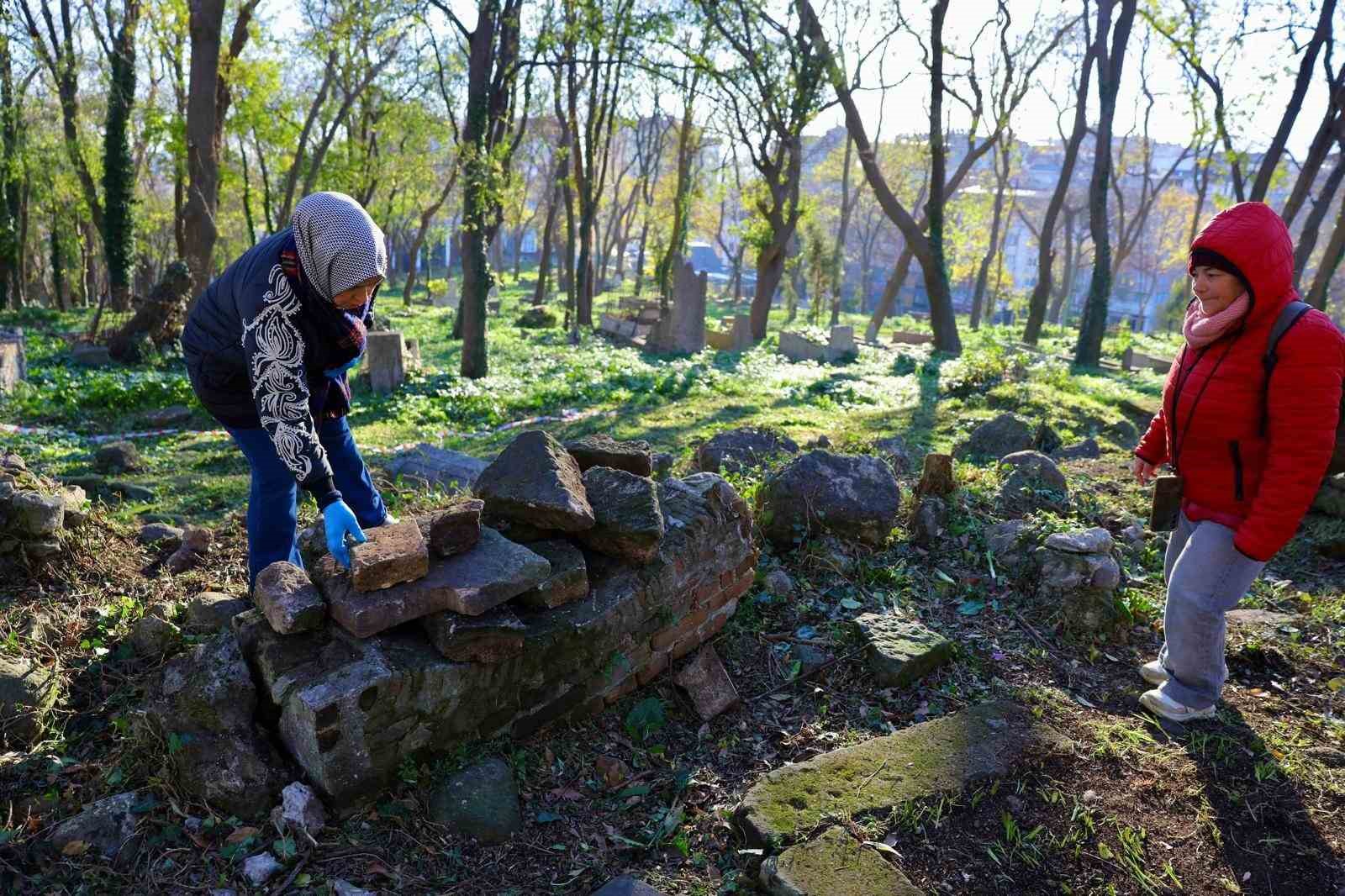 Seyyid Kutbiddin Mezarlığı’nda kurtarma kazısı ve çevre düzenleme çalışmaları
