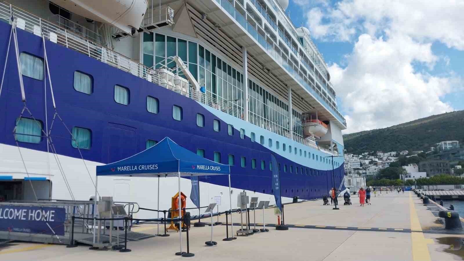 Sezonun ikinci kuruvaziyer gemisi Bodrum’a geldi
