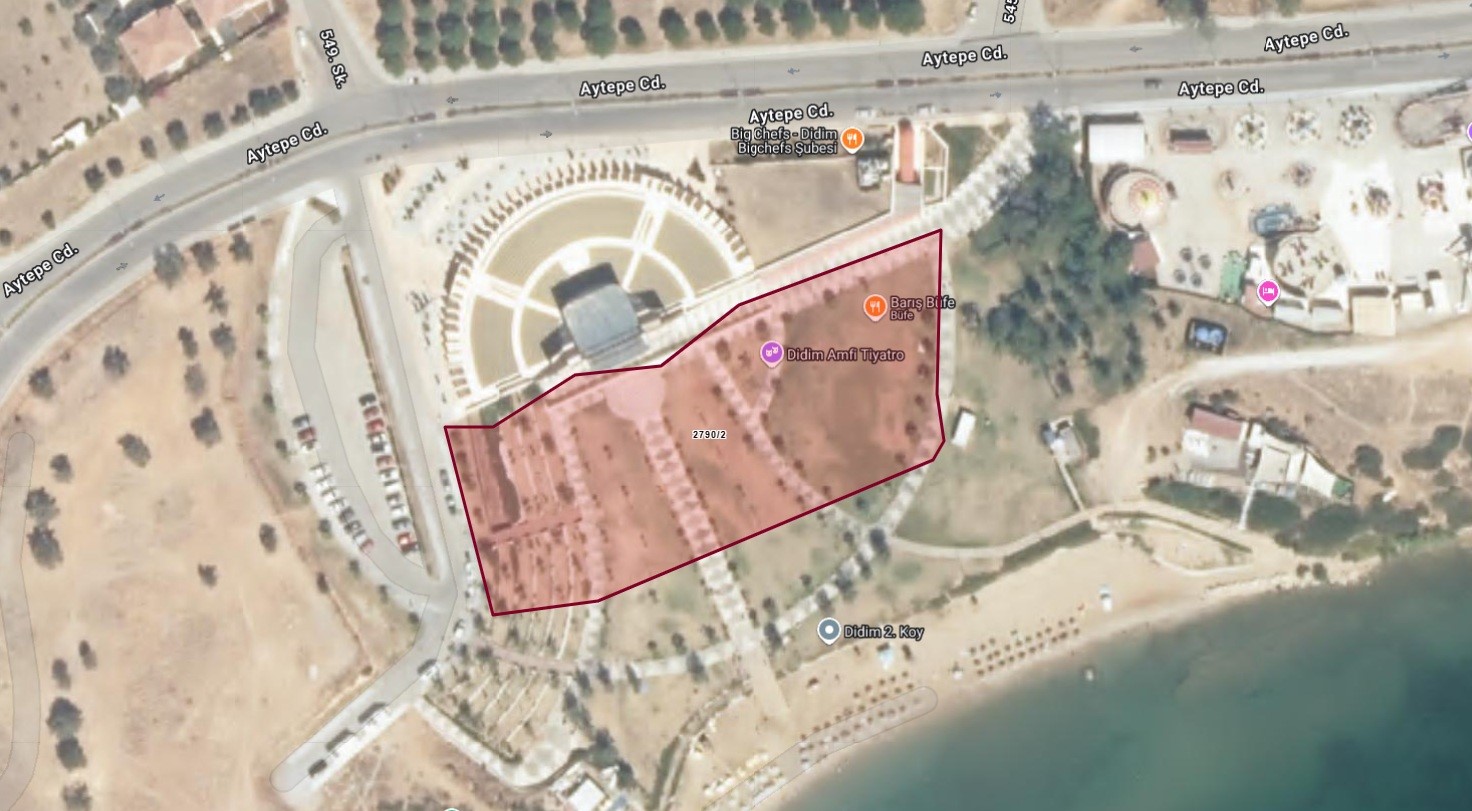 SGK’nın şehir merkezindeki tescilli binası ilan panosuna döndü
