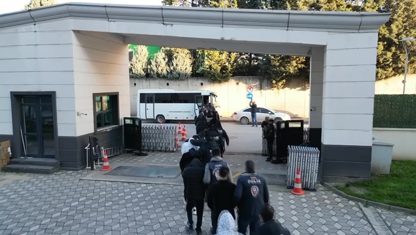 Siber dolandırıcıların cep telefonları çamaşır makinesinden çıktı
Siber dolandırıcıların cep telefonları çamaşır makinesinden çıktı