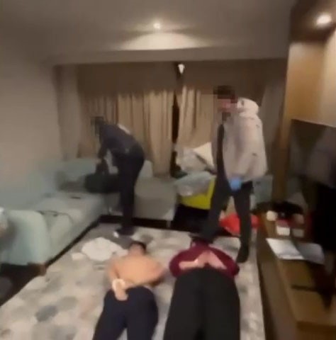 Siber dolandırıcıların cep telefonları çamaşır makinesinden çıktı
Siber dolandırıcıların cep telefonları çamaşır makinesinden çıktı