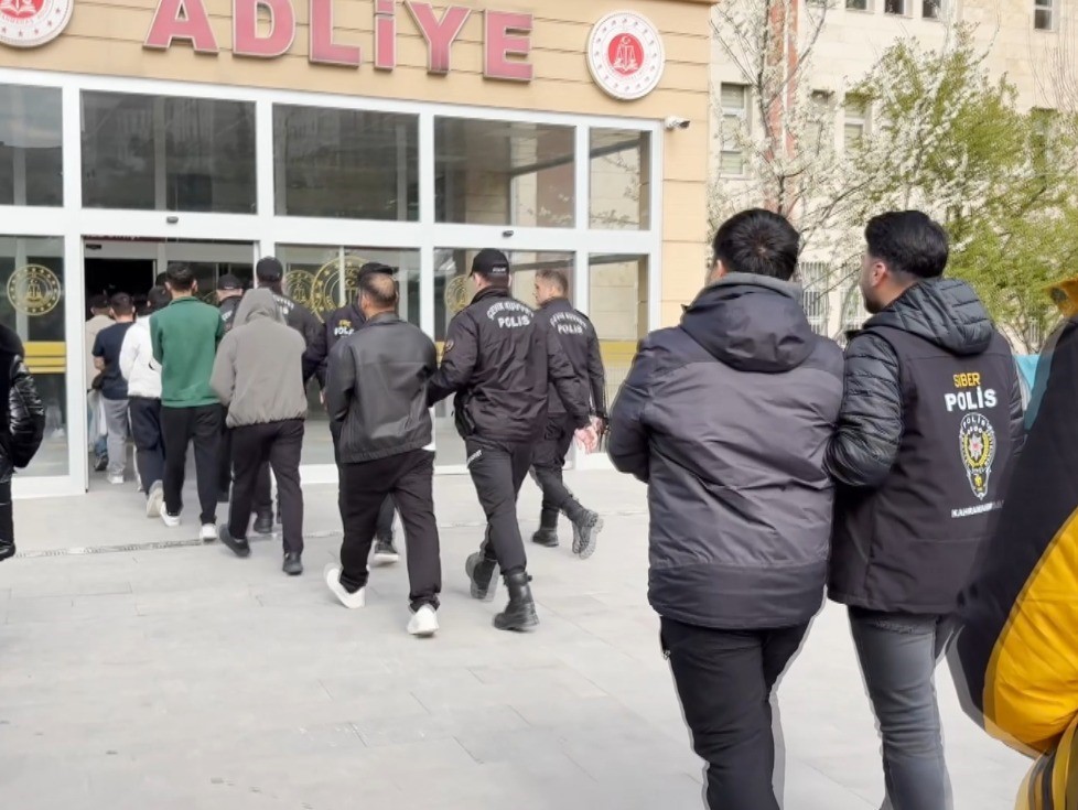 Siber dolandırıcılık operasyonunda 15 kişi tutuklandı
