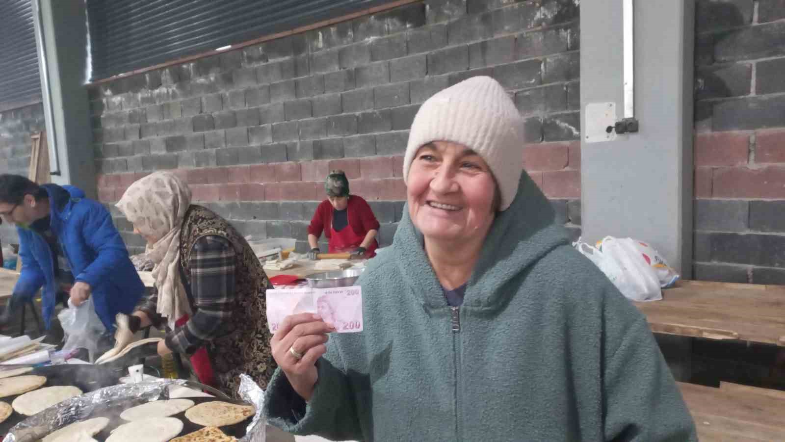 Sıcak lezzetler soğuğa meydan okuyor
Sıcak lezzetler soğuğa meydan okuyor