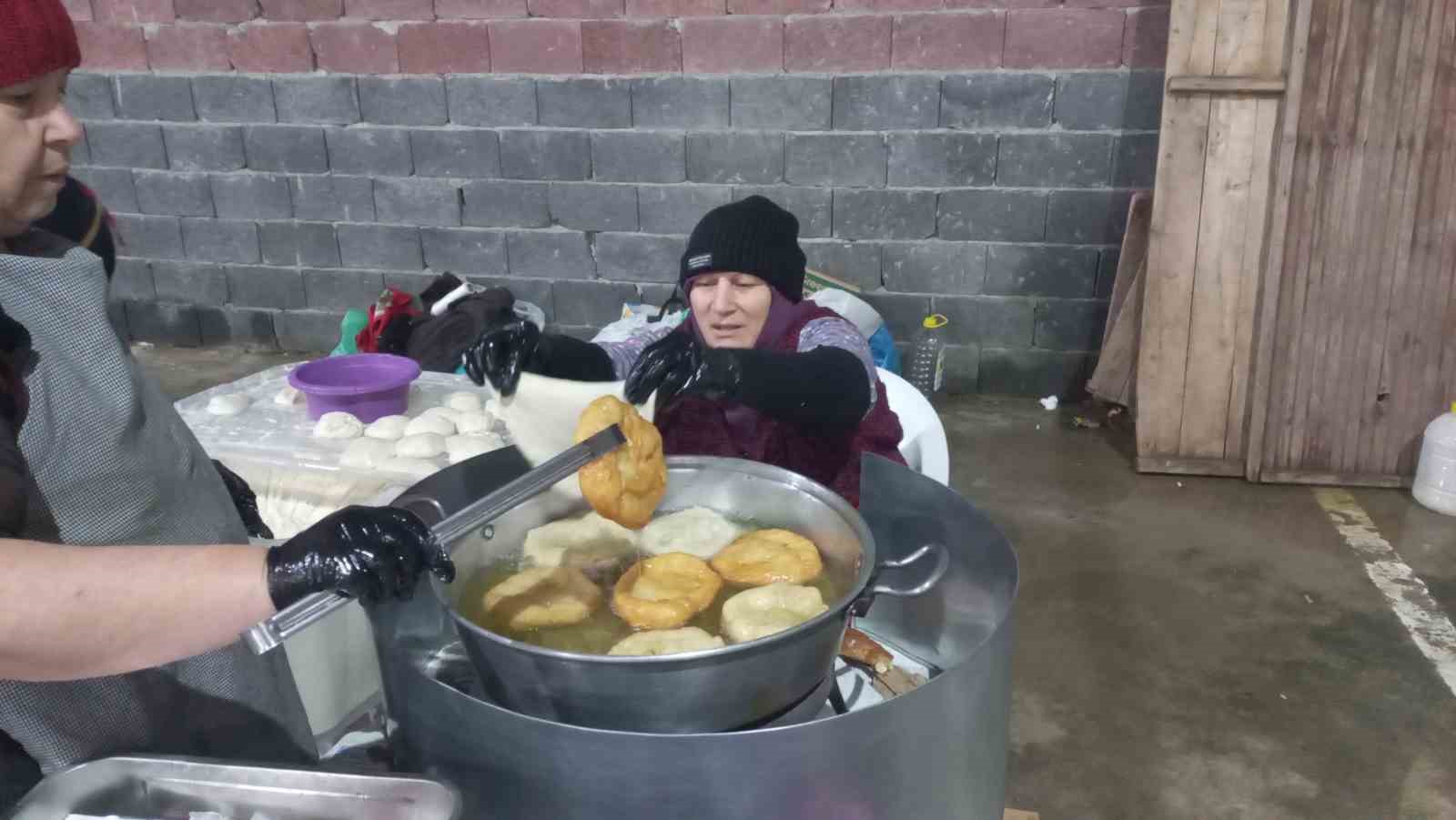 Sıcak lezzetler soğuğa meydan okuyor
Sıcak lezzetler soğuğa meydan okuyor