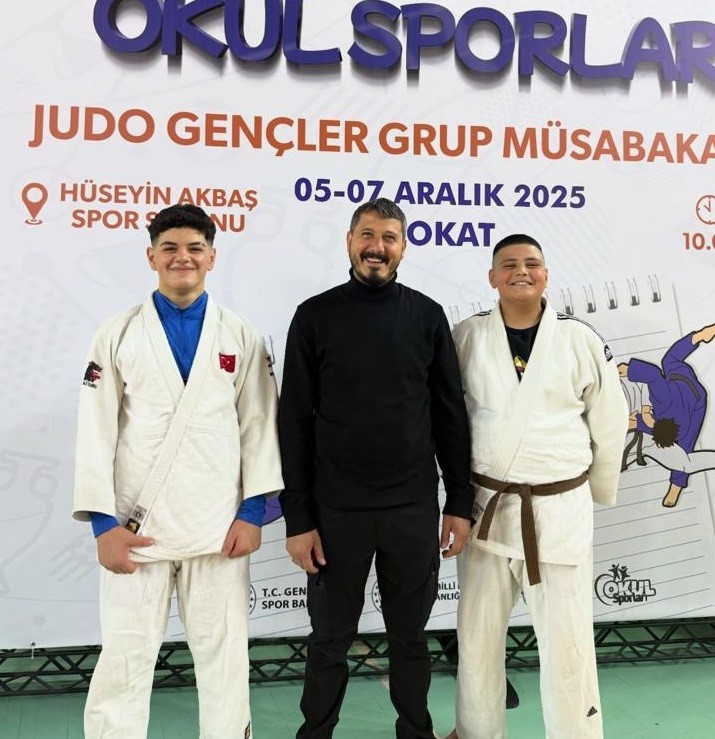 ‘Sıcak sevmiyorum’ dedi, Sibirya soğuklarında karda yuvarlandı
