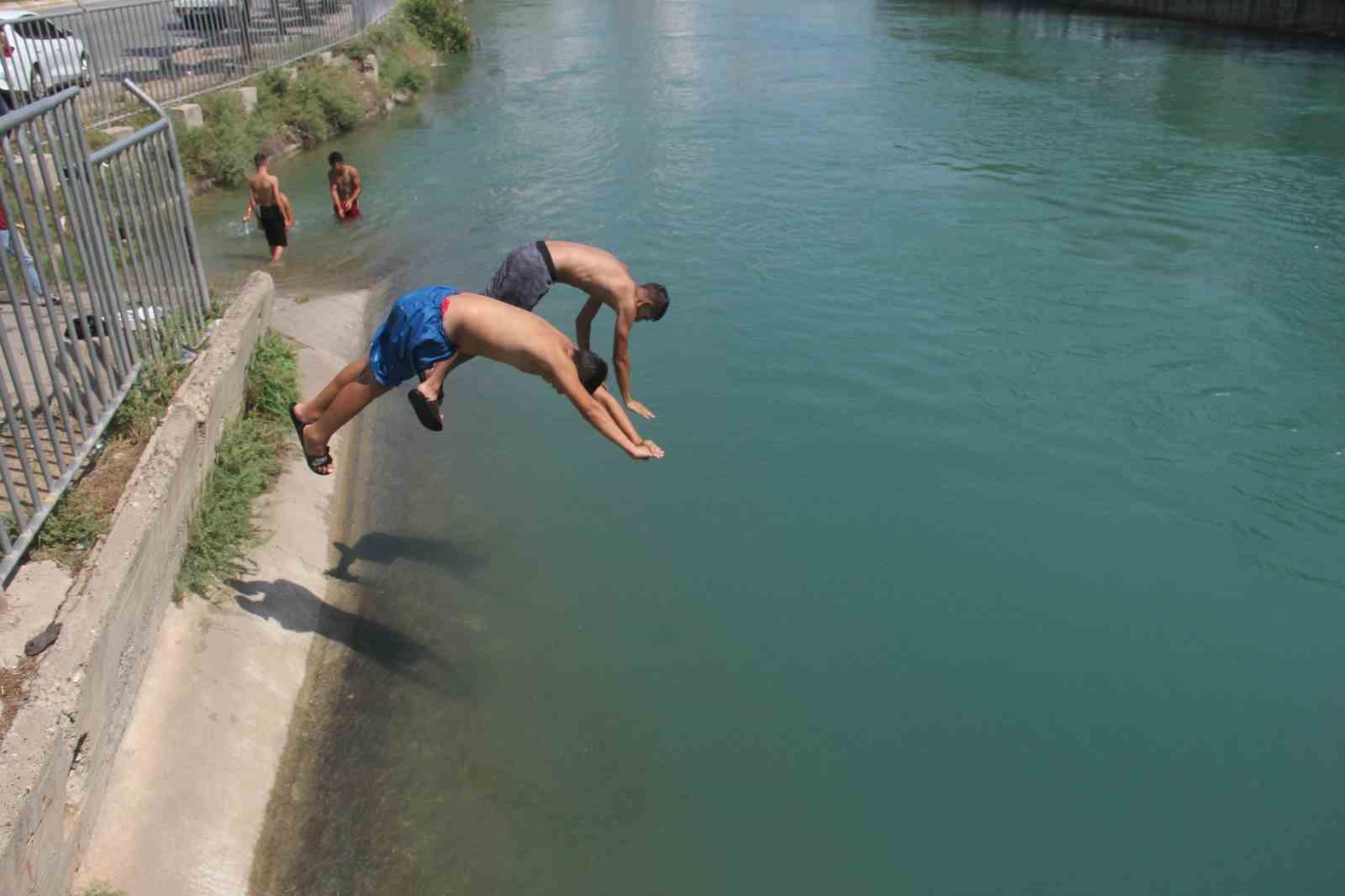 Sıcaklar etkisini artırmadan 3 kişi serinlemek isterken öldü
