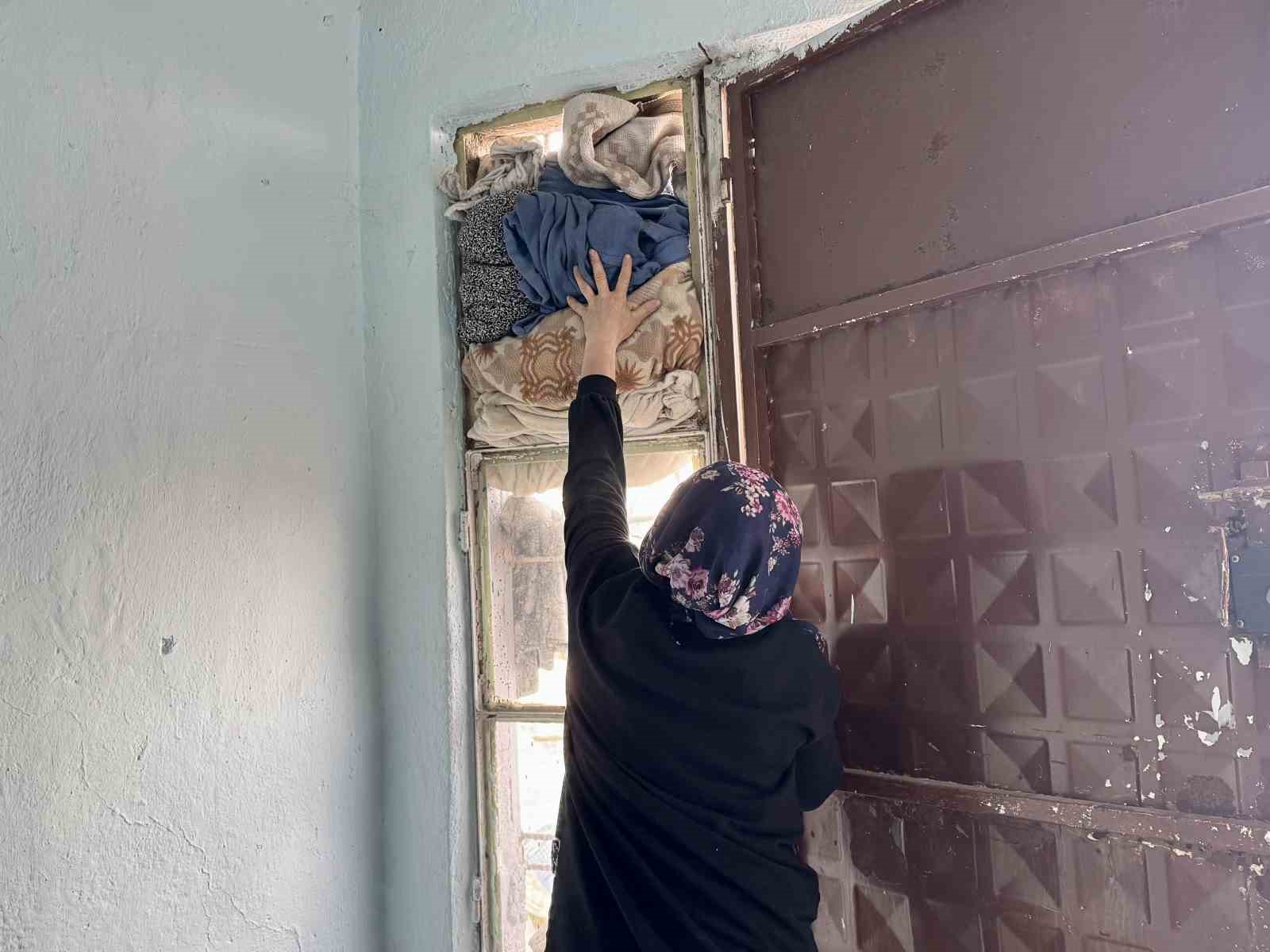 Şiddet ve kuma gerçeğine rağmen 4 çocuğu için mücadele ediyor
