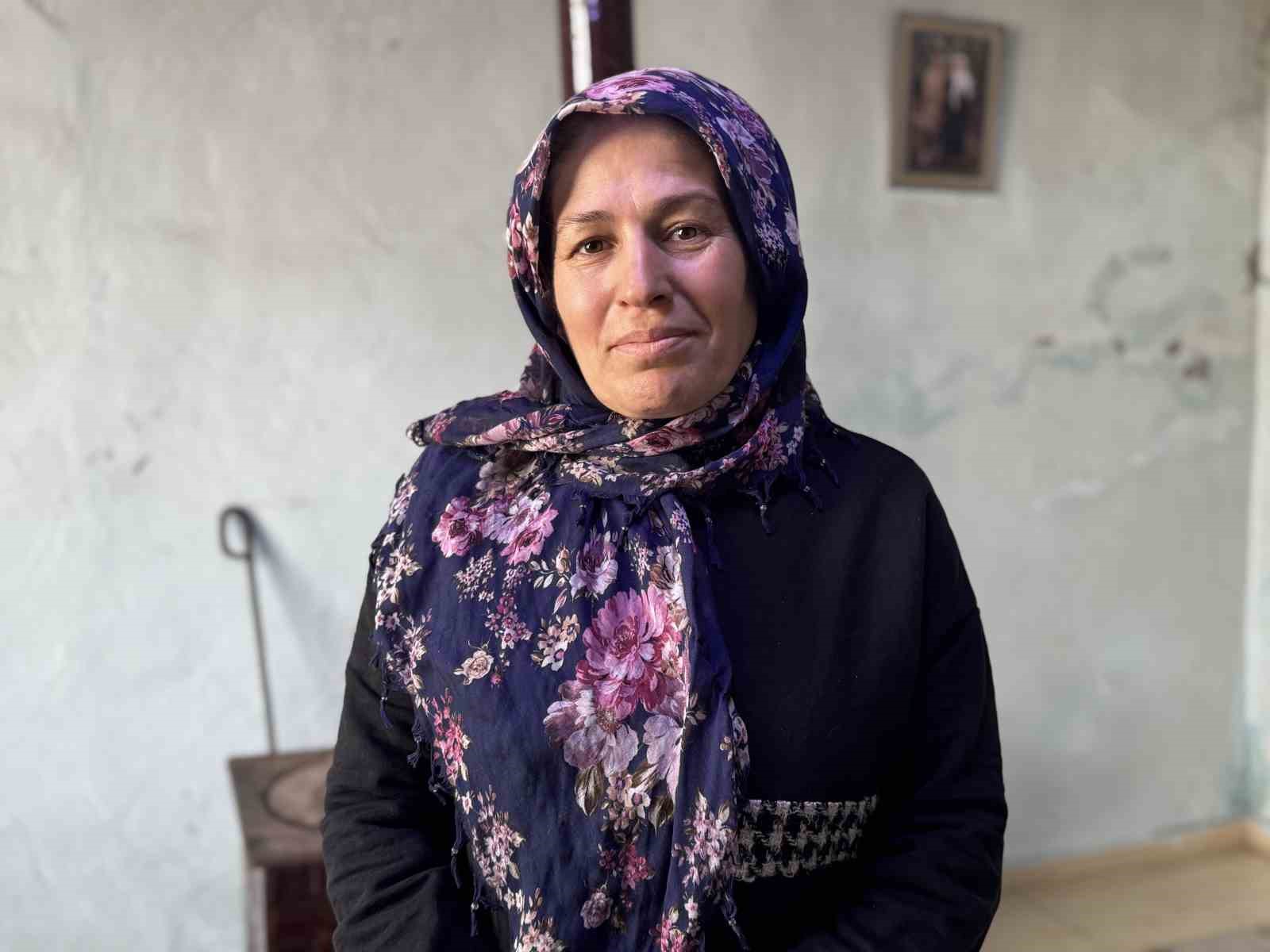 Şiddet ve kuma gerçeğine rağmen 4 çocuğu için mücadele ediyor
